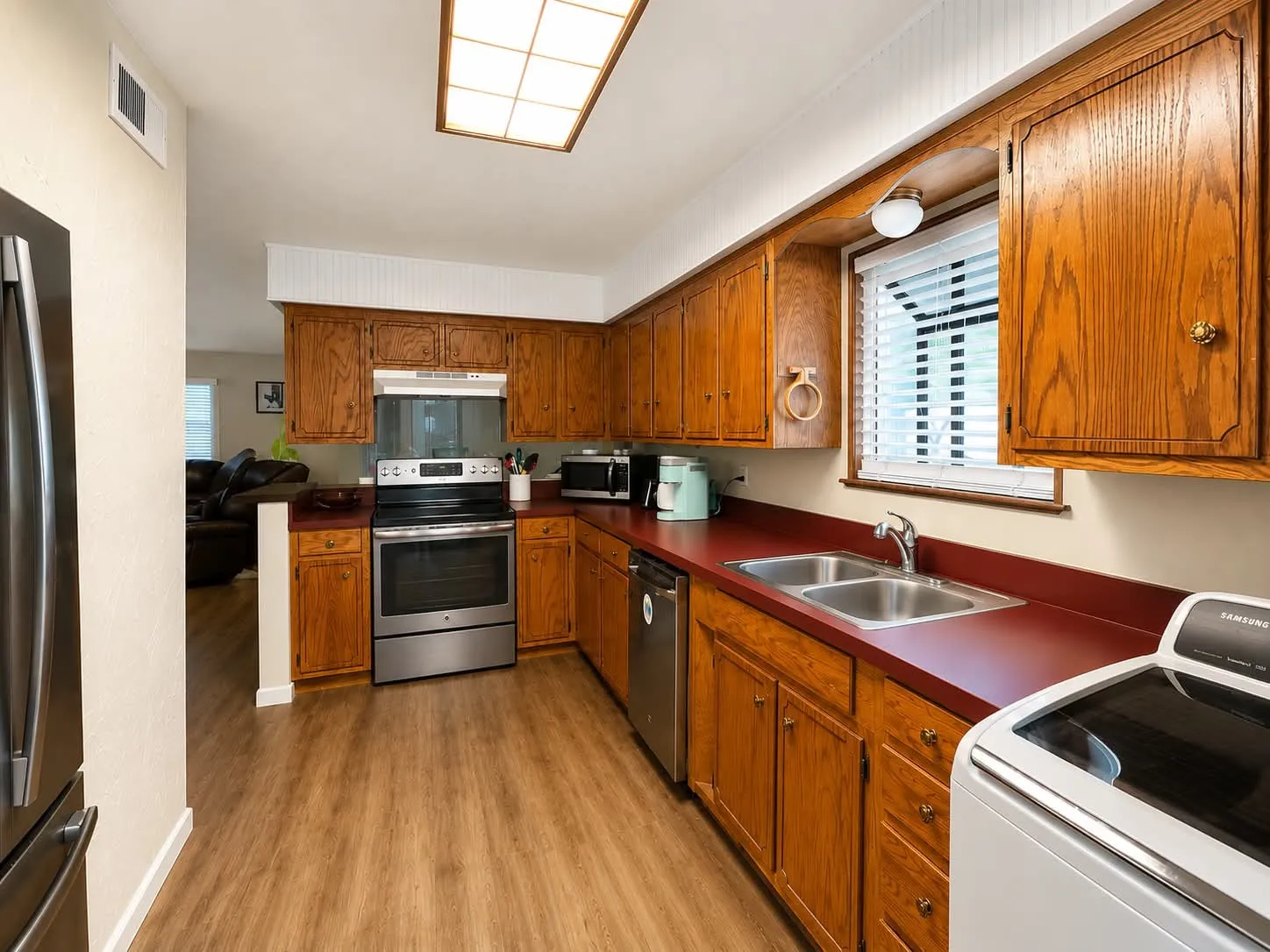 Single Family Residence For Sale in Henderson County , 154 Harbor Drive, Gun Barrel City, Texas 75156, 2 Bedrooms, 1 Bathroom, Garage spaces, 994 Sqft, built in 1974, Price $285,000, mls#21334955, Real Estate Agent in Gun Barrel City, Homes For Sale in Henderson county, Homes For Sale in Gun Barrel City, Realtor in Gun Barrel City Texas, Real Estate Brokerage Independent Realty Texas, Luminita Cordes Realtor