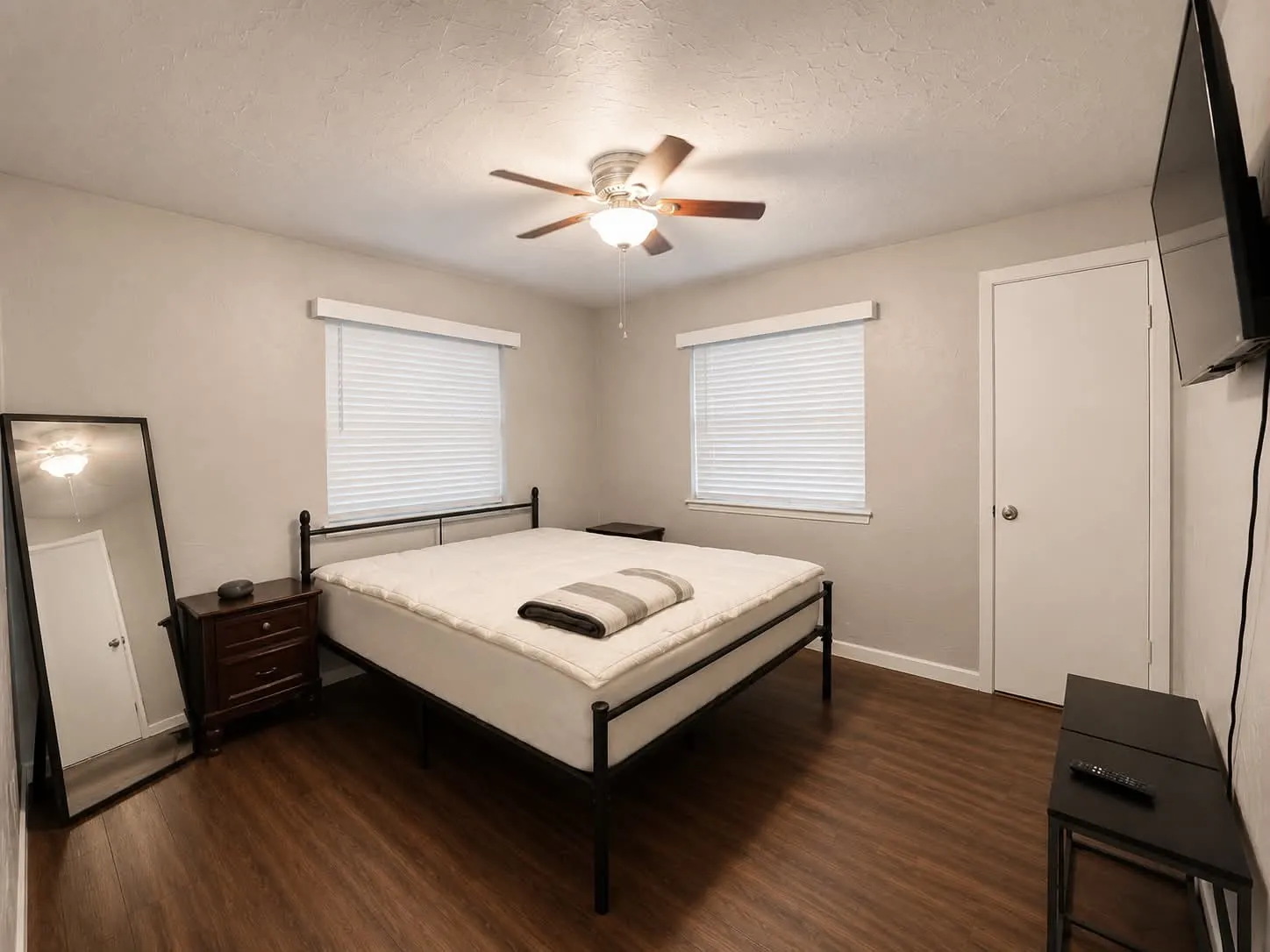 Single Family Residence For Sale in Henderson County , 154 Harbor Drive, Gun Barrel City, Texas 75156, 2 Bedrooms, 1 Bathroom, Garage spaces, 994 Sqft, built in 1974, Price $285,000, mls#21334955, Real Estate Agent in Gun Barrel City, Homes For Sale in Henderson county, Homes For Sale in Gun Barrel City, Realtor in Gun Barrel City Texas, Real Estate Brokerage Independent Realty Texas, Luminita Cordes Realtor