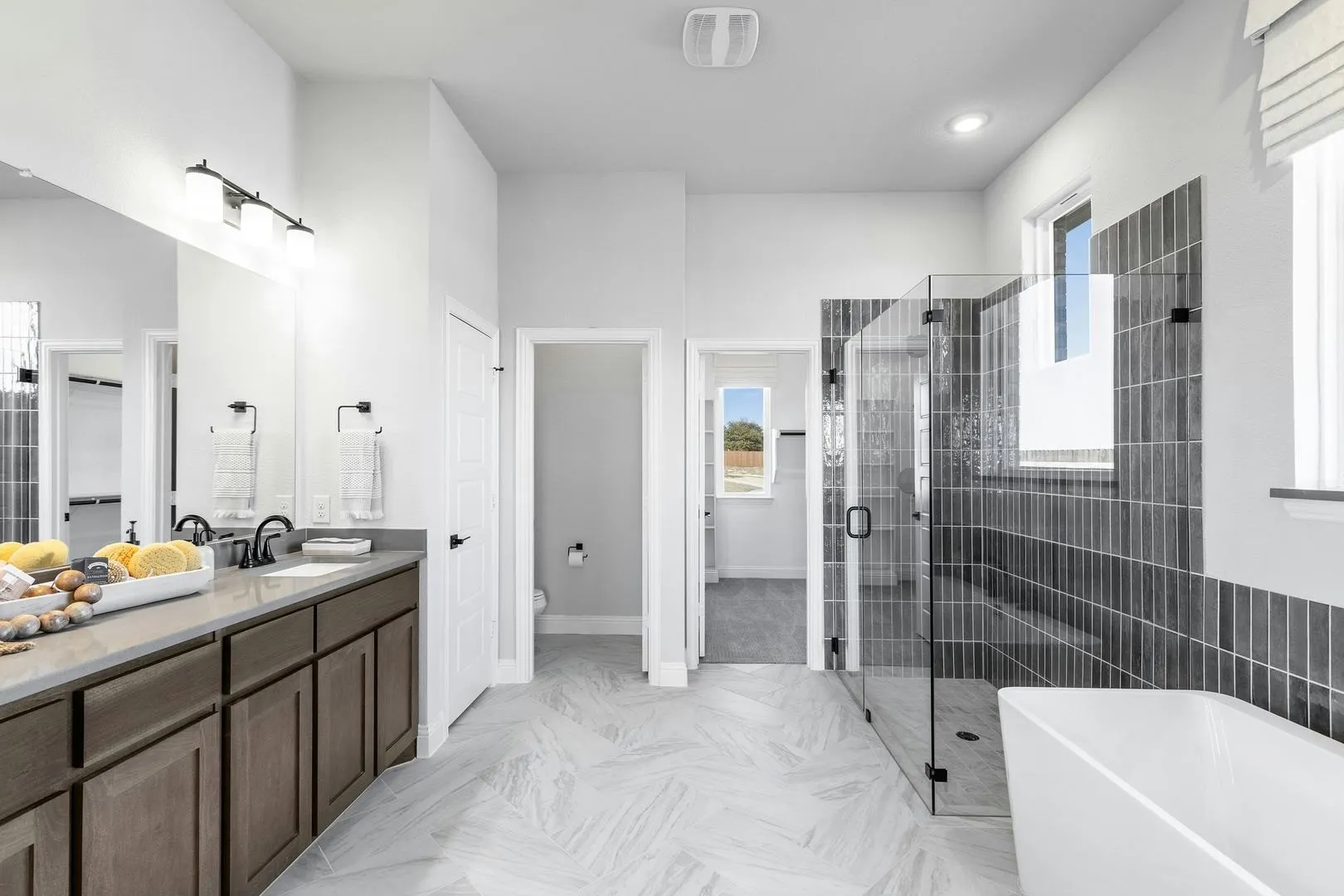 Master bathroom of Kentsdale Farms home in DeSoto, TX by Kindred Homes