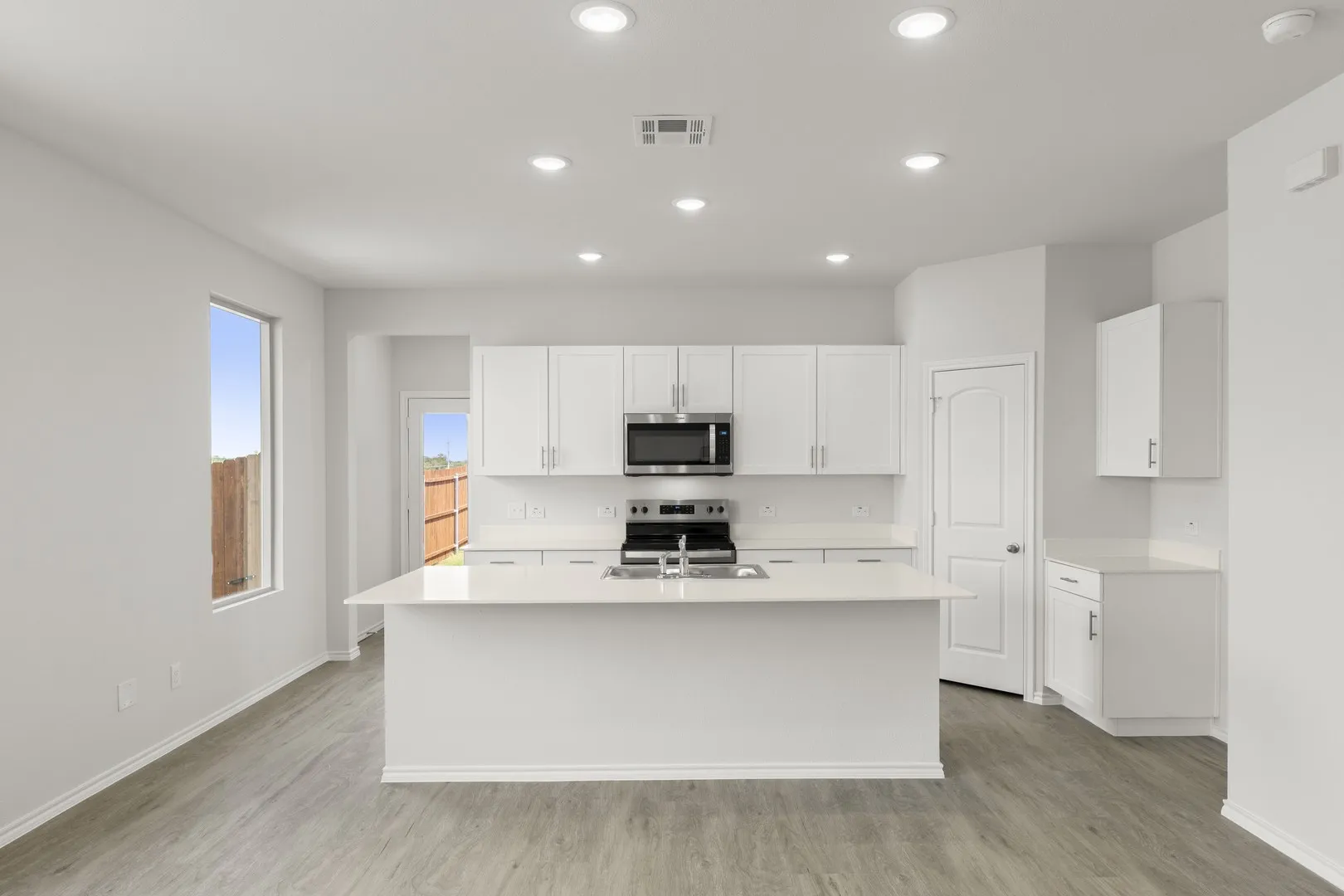 14. 1609 Potomac - Kitchen