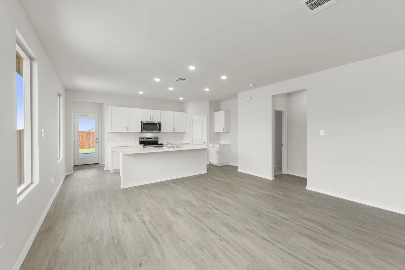 12. 1609 Potomac - Dining (2)