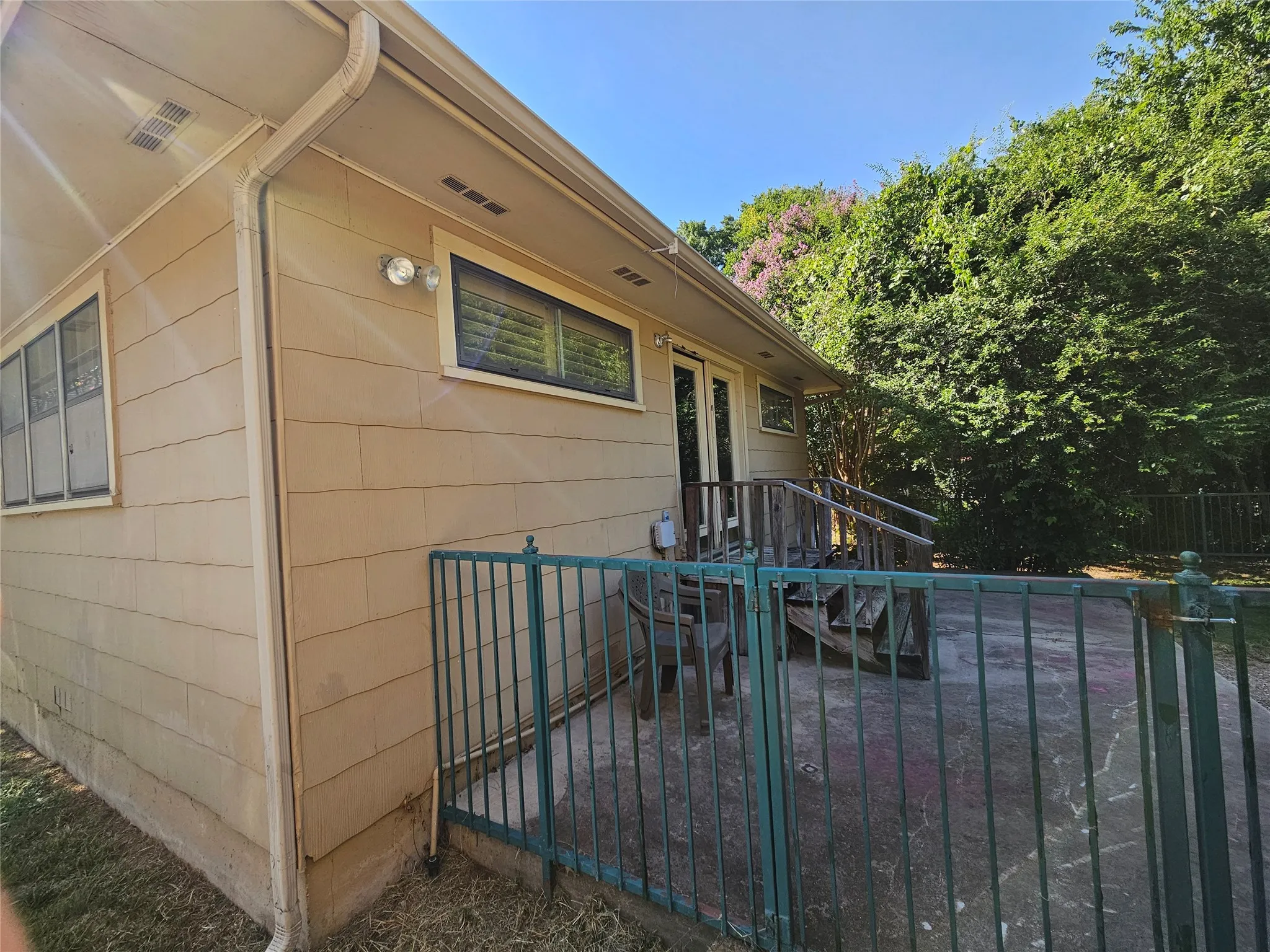 Single Family Residence For Sale in Cooke County , 726 S Lindsay Street, Gainesville, Texas 76240, 2 Bedrooms, 2 Bathrooms, Garage spaces, 2,204 Sqft, built in 1930, Price $268,000, mls#21341072, Real Estate Agent in Gainesville, Homes For Sale in Cooke county, Homes For Sale in Gainesville, Realtor in Gainesville Texas, Real Estate Brokerage Independent Realty Texas, Luminita Cordes Realtor