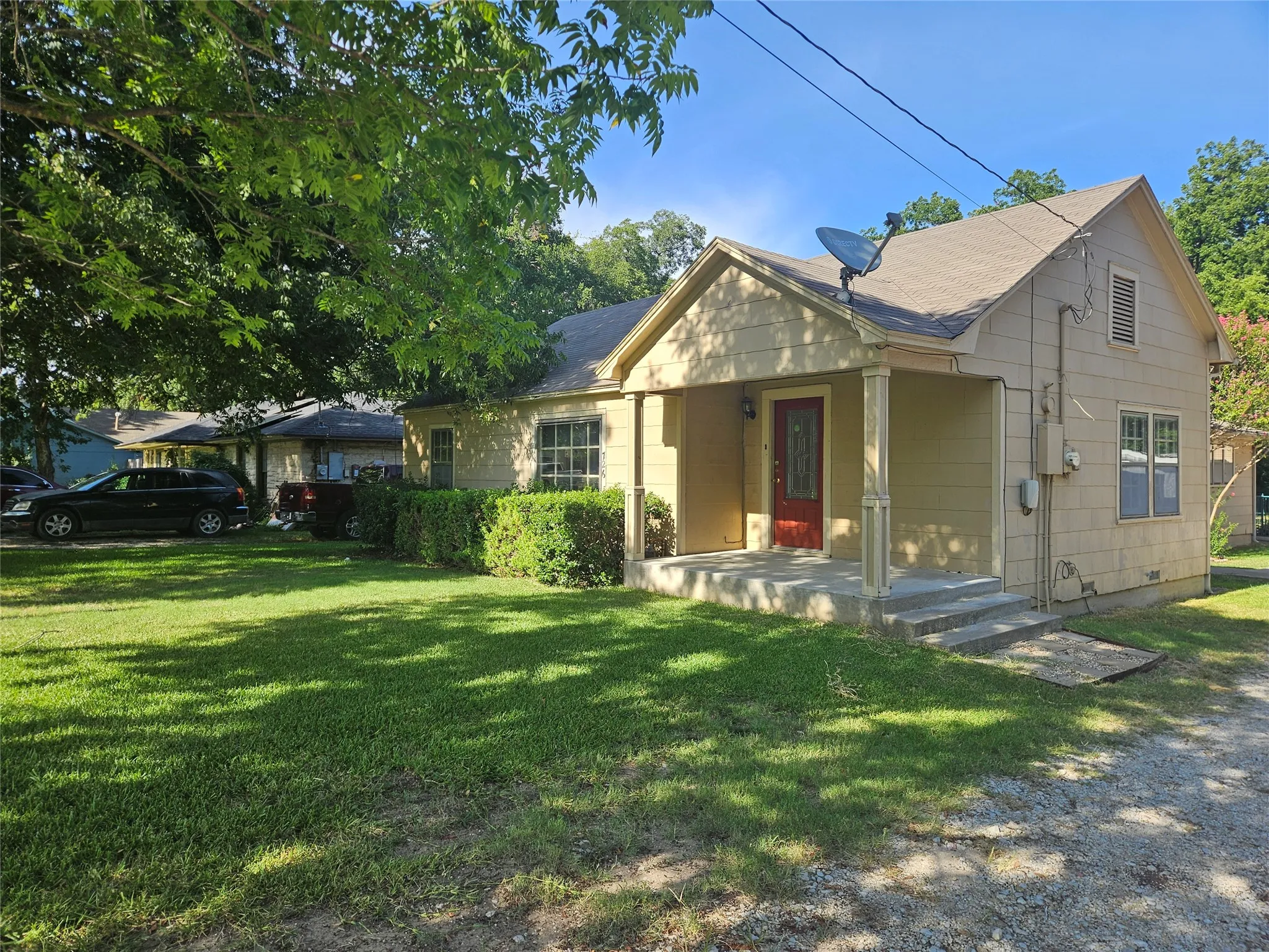 Single Family Residence For Sale in Cooke County , 726 S Lindsay Street, Gainesville, Texas 76240, 2 Bedrooms, 2 Bathrooms, Garage spaces, 2,204 Sqft, built in 1930, Price $268,000, mls#21341072, Real Estate Agent in Gainesville, Homes For Sale in Cooke county, Homes For Sale in Gainesville, Realtor in Gainesville Texas, Real Estate Brokerage Independent Realty Texas, Luminita Cordes Realtor
