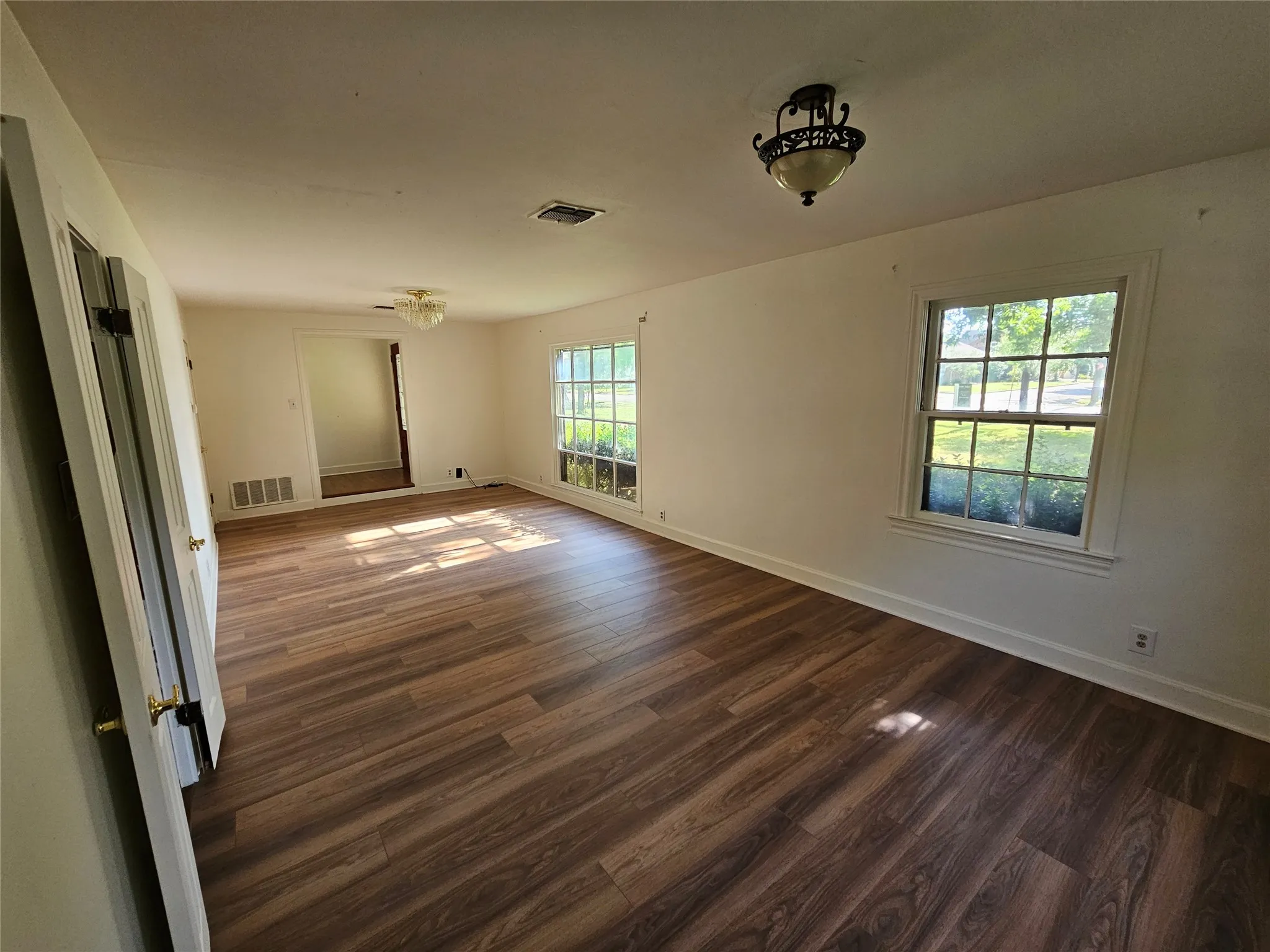 Single Family Residence For Sale in Cooke County , 726 S Lindsay Street, Gainesville, Texas 76240, 2 Bedrooms, 2 Bathrooms, Garage spaces, 2,204 Sqft, built in 1930, Price $268,000, mls#21341072, Real Estate Agent in Gainesville, Homes For Sale in Cooke county, Homes For Sale in Gainesville, Realtor in Gainesville Texas, Real Estate Brokerage Independent Realty Texas, Luminita Cordes Realtor