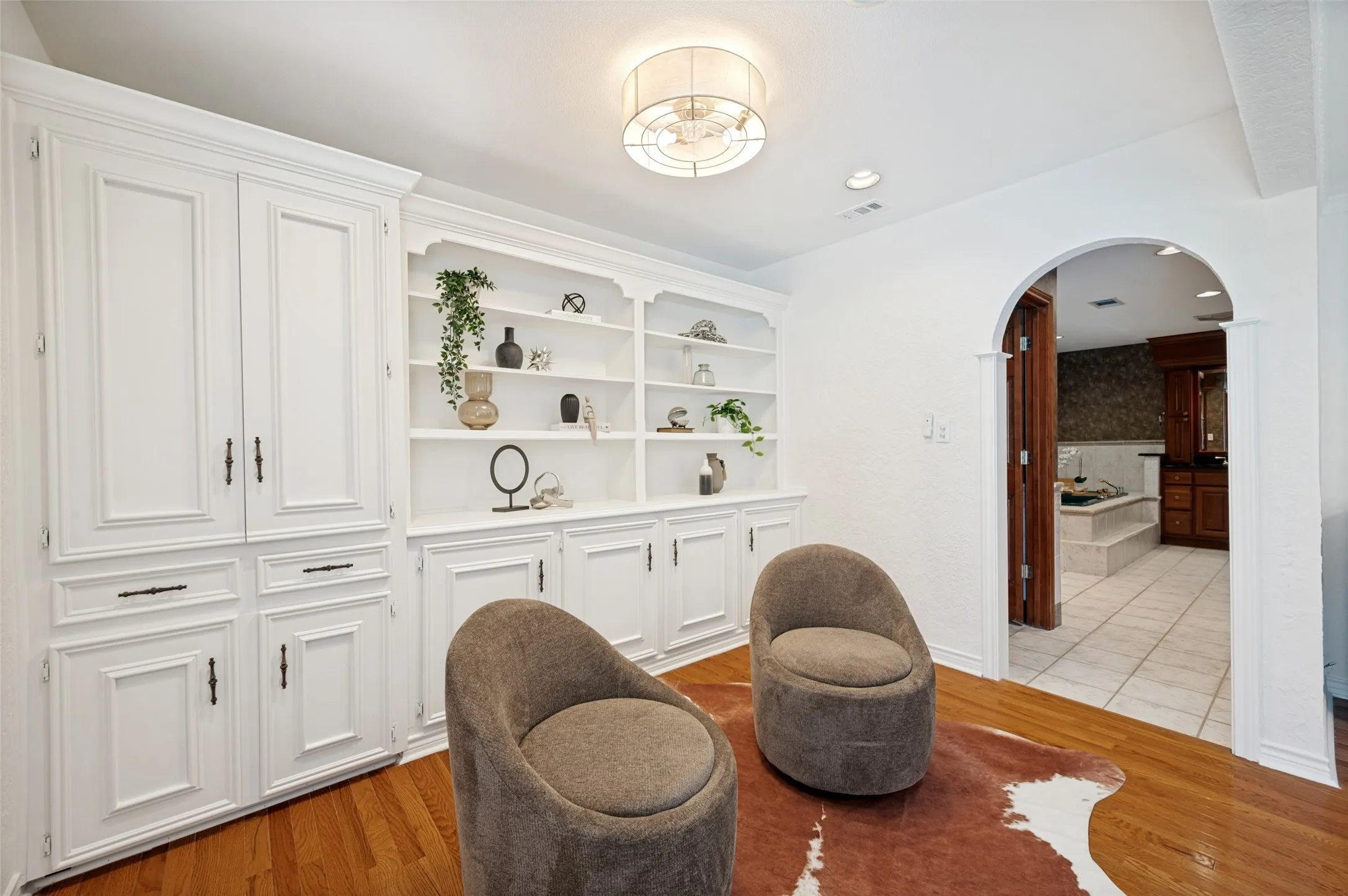 Single Family Residence For Sale in Collin County , 337 Ridgebriar Drive, Richardson, Texas 75080, 3 Bedroom, 3 Bathroom, 2 Garage spaces, 3,213 Sqft, built in 1972, mls#21334619, Real Estate Agent in Richardson, Homes For Sale in Collin county, Homes For Sale in Richardson, Realtor in Richardson Texas, Real Estate Brokerage Independent Realty Texas, Luminita Cordes Realtor