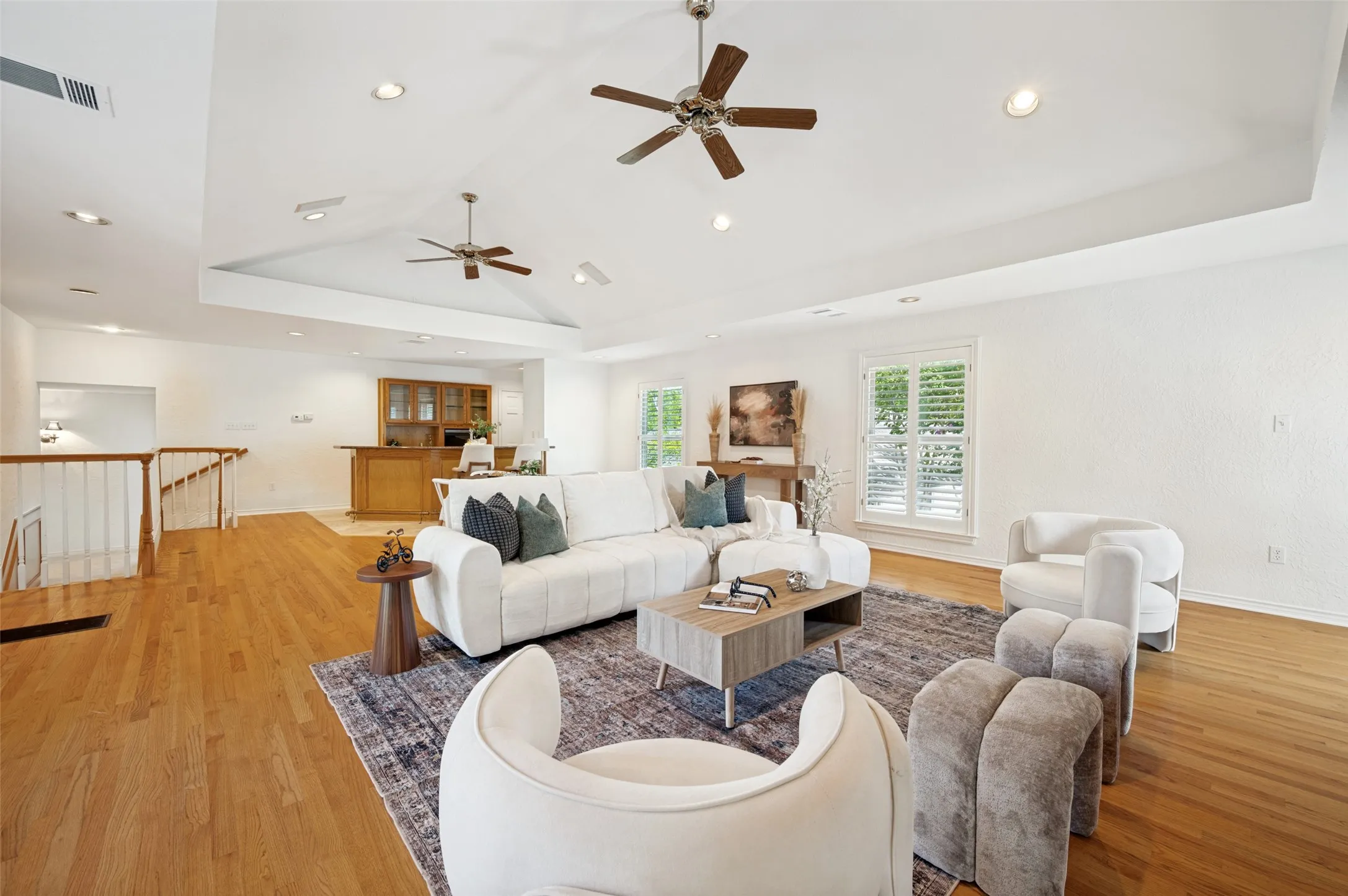 Single Family Residence For Sale in Collin County , 337 Ridgebriar Drive, Richardson, Texas 75080, 3 Bedroom, 3 Bathroom, 2 Garage spaces, 3,213 Sqft, built in 1972, mls#21334619, Real Estate Agent in Richardson, Homes For Sale in Collin county, Homes For Sale in Richardson, Realtor in Richardson Texas, Real Estate Brokerage Independent Realty Texas, Luminita Cordes Realtor