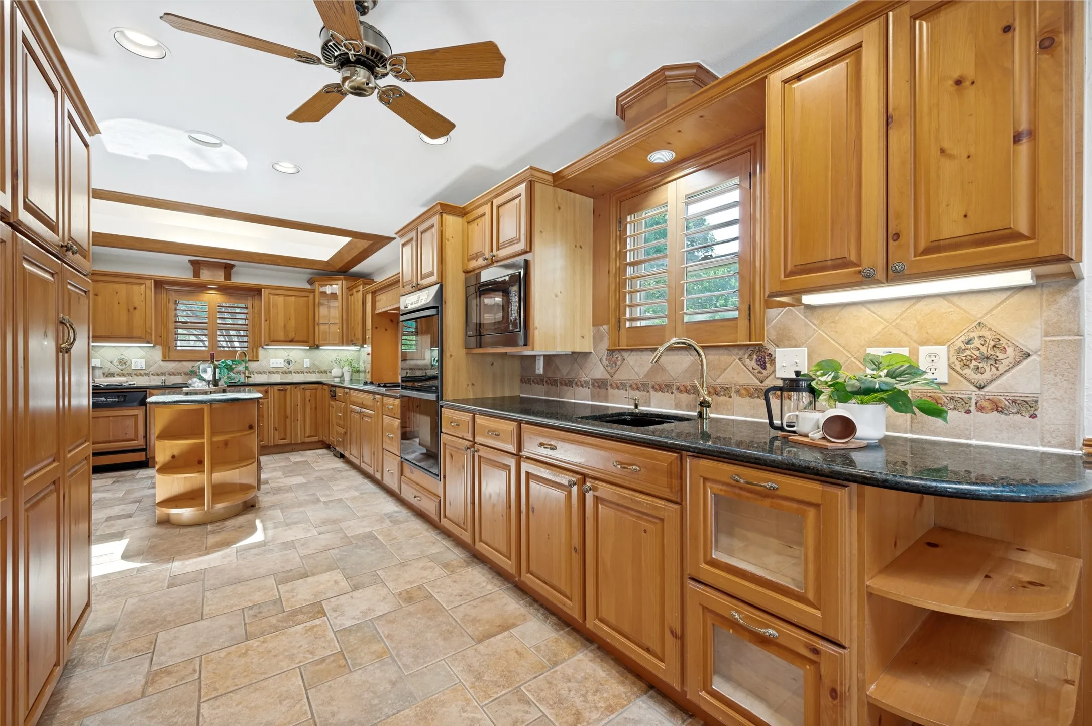 Single Family Residence For Sale in Collin County , 337 Ridgebriar Drive, Richardson, Texas 75080, 3 Bedroom, 3 Bathroom, 2 Garage spaces, 3,213 Sqft, built in 1972, mls#21334619, Real Estate Agent in Richardson, Homes For Sale in Collin county, Homes For Sale in Richardson, Realtor in Richardson Texas, Real Estate Brokerage Independent Realty Texas, Luminita Cordes Realtor