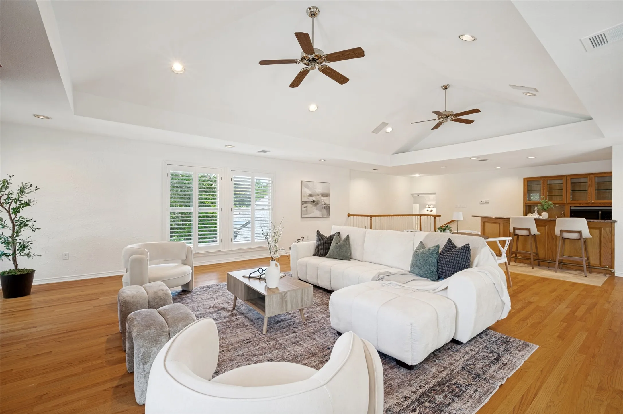 Single Family Residence For Sale in Collin County , 337 Ridgebriar Drive, Richardson, Texas 75080, 3 Bedroom, 3 Bathroom, 2 Garage spaces, 3,213 Sqft, built in 1972, mls#21334619, Real Estate Agent in Richardson, Homes For Sale in Collin county, Homes For Sale in Richardson, Realtor in Richardson Texas, Real Estate Brokerage Independent Realty Texas, Luminita Cordes Realtor