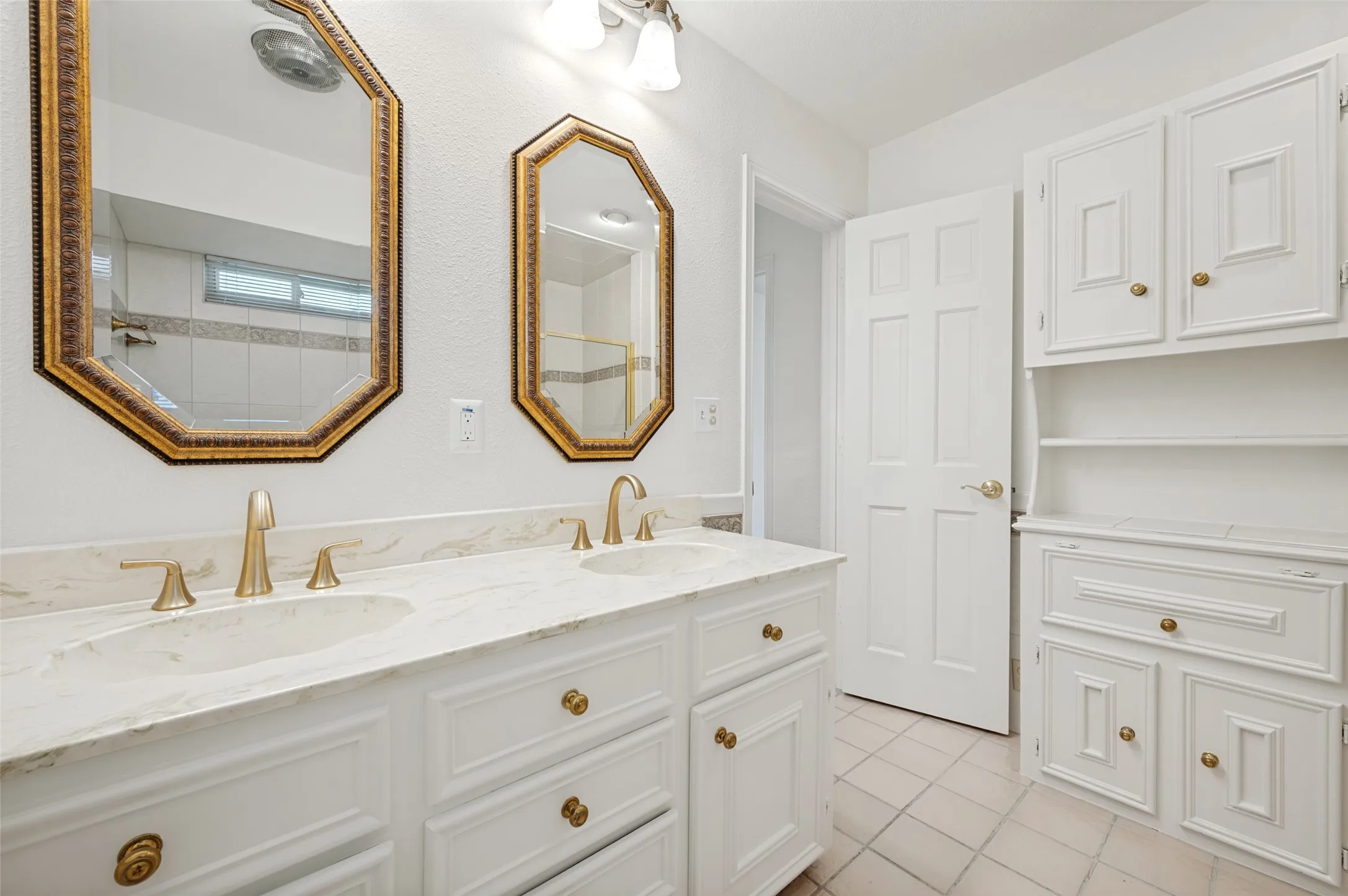 Single Family Residence For Sale in Collin County , 337 Ridgebriar Drive, Richardson, Texas 75080, 3 Bedroom, 3 Bathroom, 2 Garage spaces, 3,213 Sqft, built in 1972, mls#21334619, Real Estate Agent in Richardson, Homes For Sale in Collin county, Homes For Sale in Richardson, Realtor in Richardson Texas, Real Estate Brokerage Independent Realty Texas, Luminita Cordes Realtor