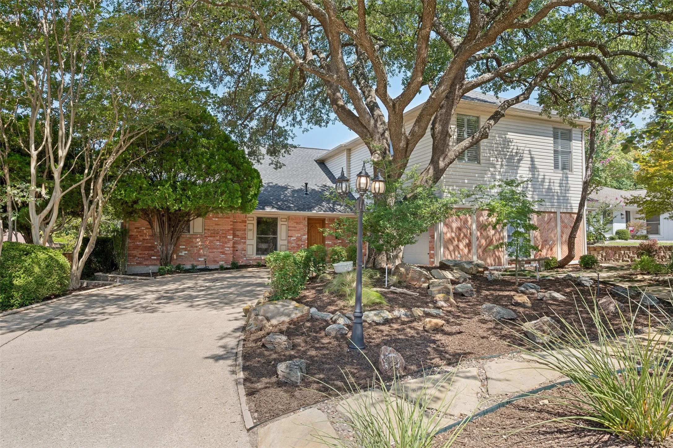 Single Family Residence For Sale in Collin County , 337 Ridgebriar Drive, Richardson, Texas 75080, 3 Bedroom, 3 Bathroom, 2 Garage spaces, 3,213 Sqft, built in 1972, mls#21334619, Real Estate Agent in Richardson, Homes For Sale in Collin county, Homes For Sale in Richardson, Realtor in Richardson Texas, Real Estate Brokerage Independent Realty Texas, Luminita Cordes Realtor