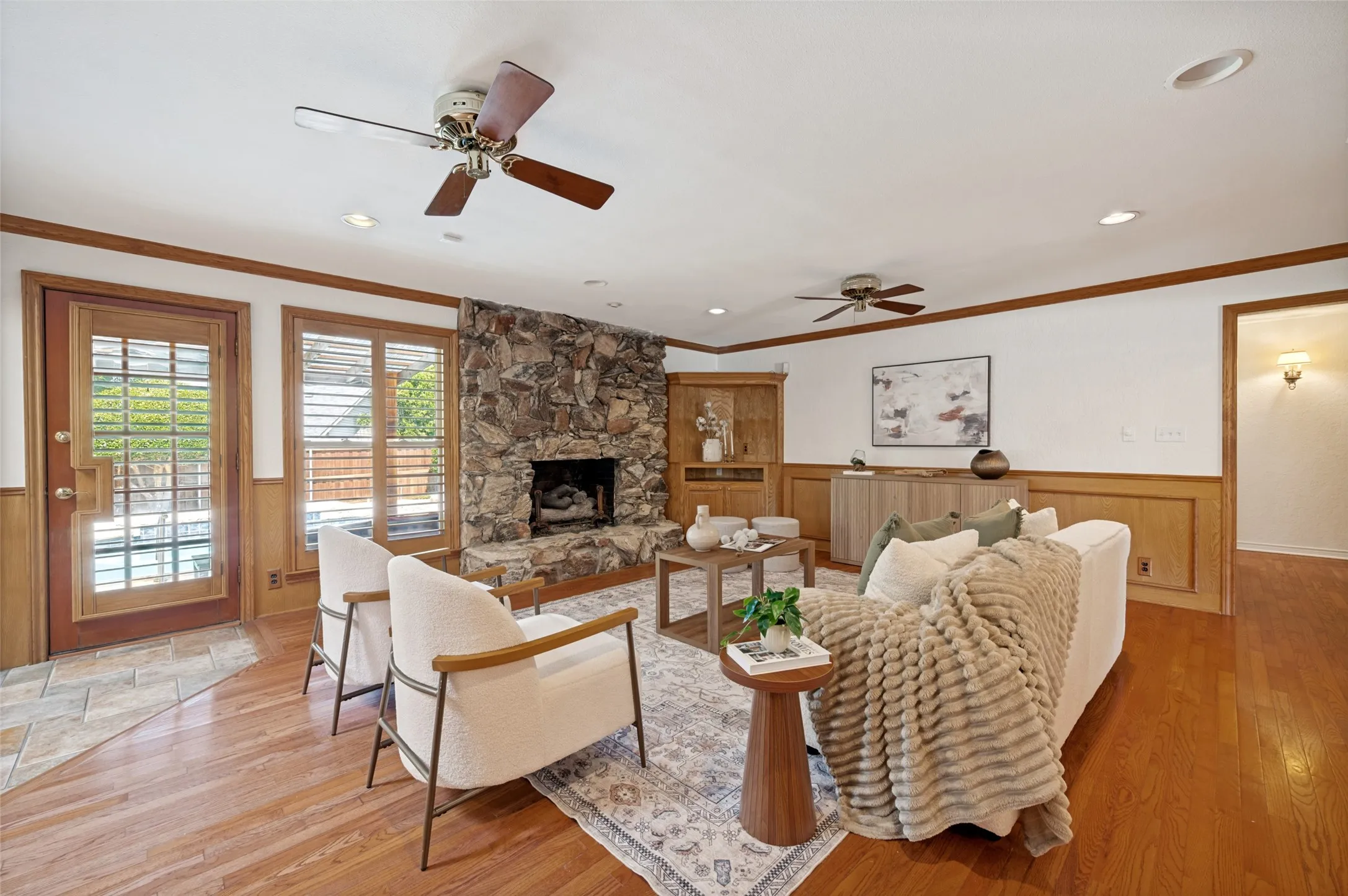 Single Family Residence For Sale in Collin County , 337 Ridgebriar Drive, Richardson, Texas 75080, 3 Bedroom, 3 Bathroom, 2 Garage spaces, 3,213 Sqft, built in 1972, mls#21334619, Real Estate Agent in Richardson, Homes For Sale in Collin county, Homes For Sale in Richardson, Realtor in Richardson Texas, Real Estate Brokerage Independent Realty Texas, Luminita Cordes Realtor
