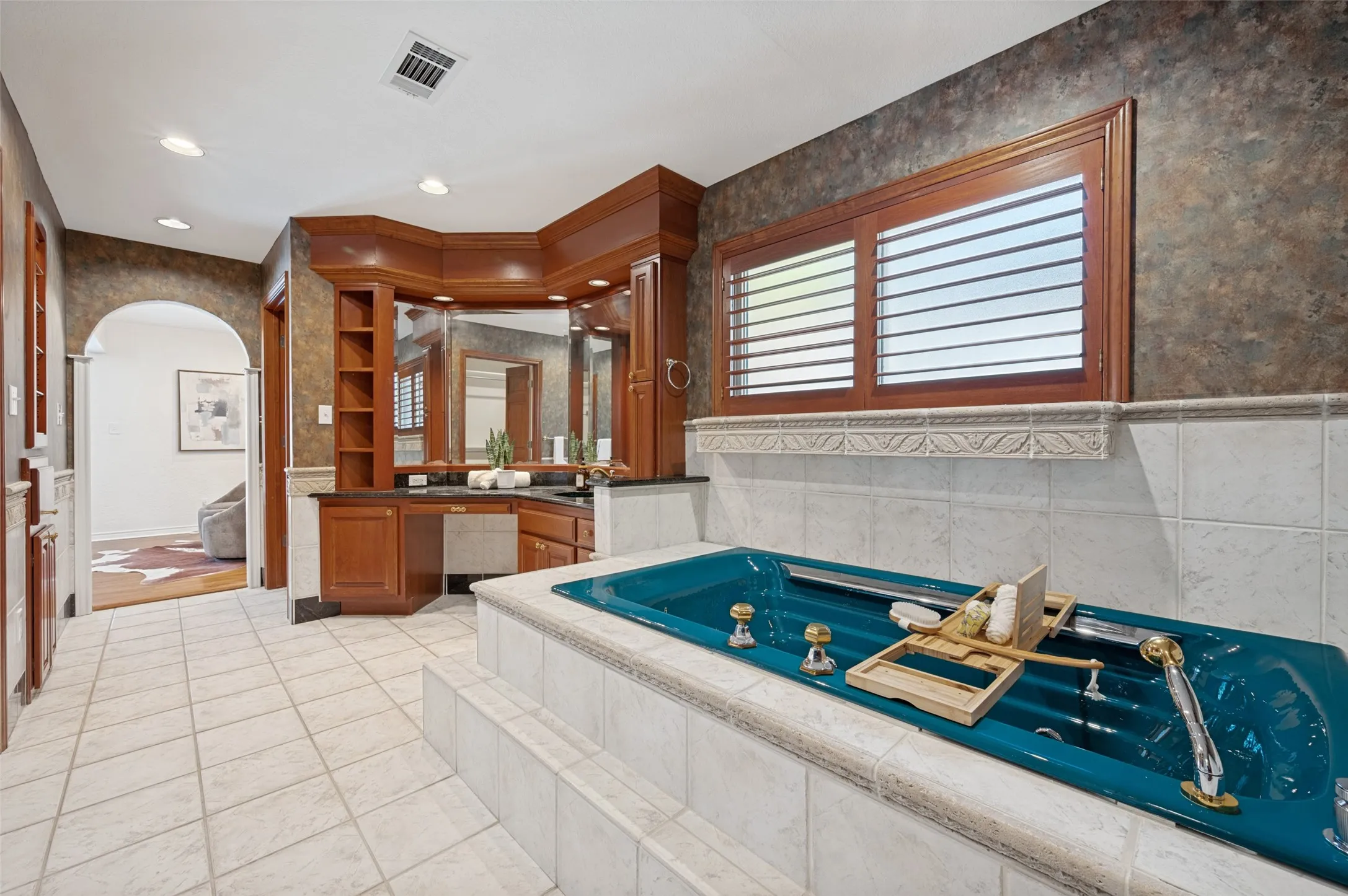 Single Family Residence For Sale in Collin County , 337 Ridgebriar Drive, Richardson, Texas 75080, 3 Bedroom, 3 Bathroom, 2 Garage spaces, 3,213 Sqft, built in 1972, mls#21334619, Real Estate Agent in Richardson, Homes For Sale in Collin county, Homes For Sale in Richardson, Realtor in Richardson Texas, Real Estate Brokerage Independent Realty Texas, Luminita Cordes Realtor