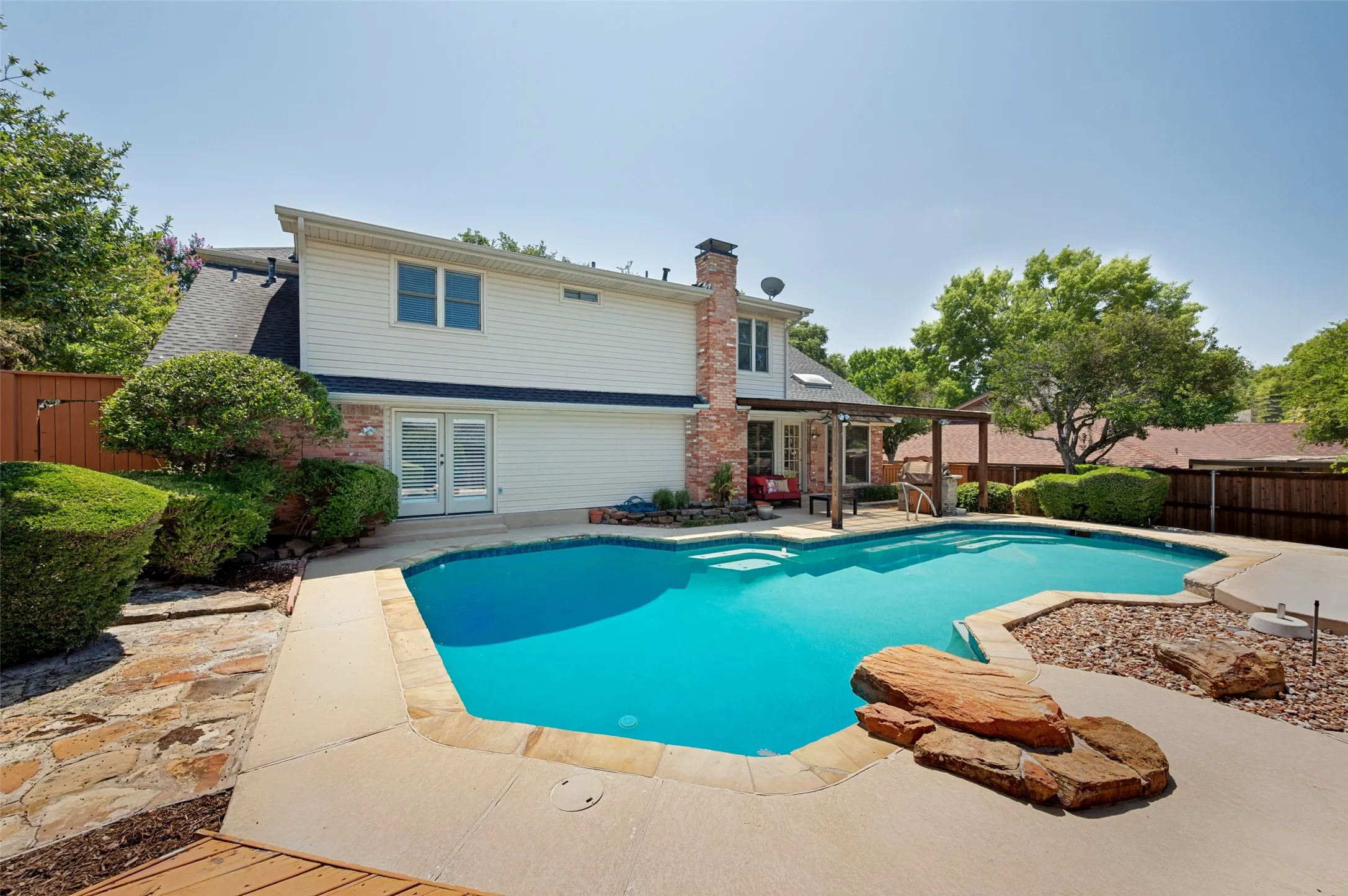 Single Family Residence For Sale in Collin County , 337 Ridgebriar Drive, Richardson, Texas 75080, 3 Bedroom, 3 Bathroom, 2 Garage spaces, 3,213 Sqft, built in 1972, mls#21334619, Real Estate Agent in Richardson, Homes For Sale in Collin county, Homes For Sale in Richardson, Realtor in Richardson Texas, Real Estate Brokerage Independent Realty Texas, Luminita Cordes Realtor