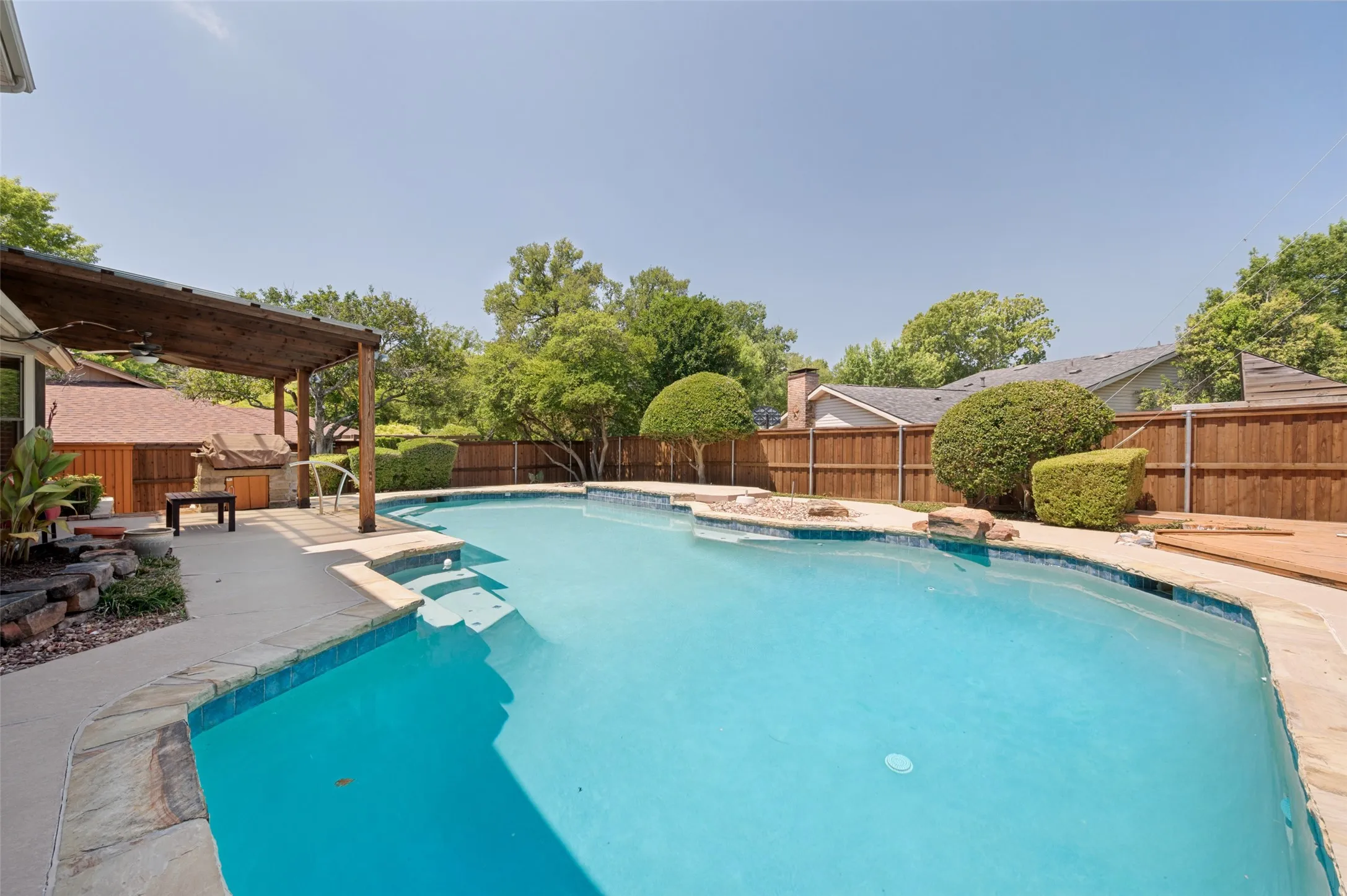 Single Family Residence For Sale in Collin County , 337 Ridgebriar Drive, Richardson, Texas 75080, 3 Bedroom, 3 Bathroom, 2 Garage spaces, 3,213 Sqft, built in 1972, mls#21334619, Real Estate Agent in Richardson, Homes For Sale in Collin county, Homes For Sale in Richardson, Realtor in Richardson Texas, Real Estate Brokerage Independent Realty Texas, Luminita Cordes Realtor