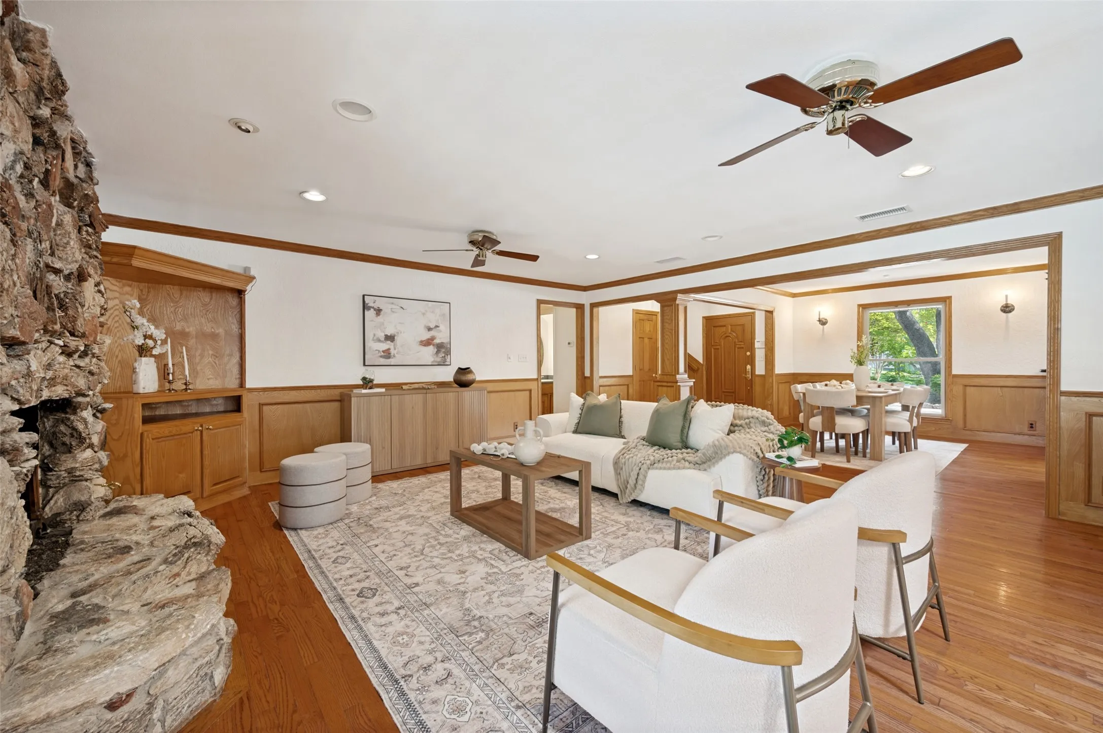 Single Family Residence For Sale in Collin County , 337 Ridgebriar Drive, Richardson, Texas 75080, 3 Bedroom, 3 Bathroom, 2 Garage spaces, 3,213 Sqft, built in 1972, mls#21334619, Real Estate Agent in Richardson, Homes For Sale in Collin county, Homes For Sale in Richardson, Realtor in Richardson Texas, Real Estate Brokerage Independent Realty Texas, Luminita Cordes Realtor