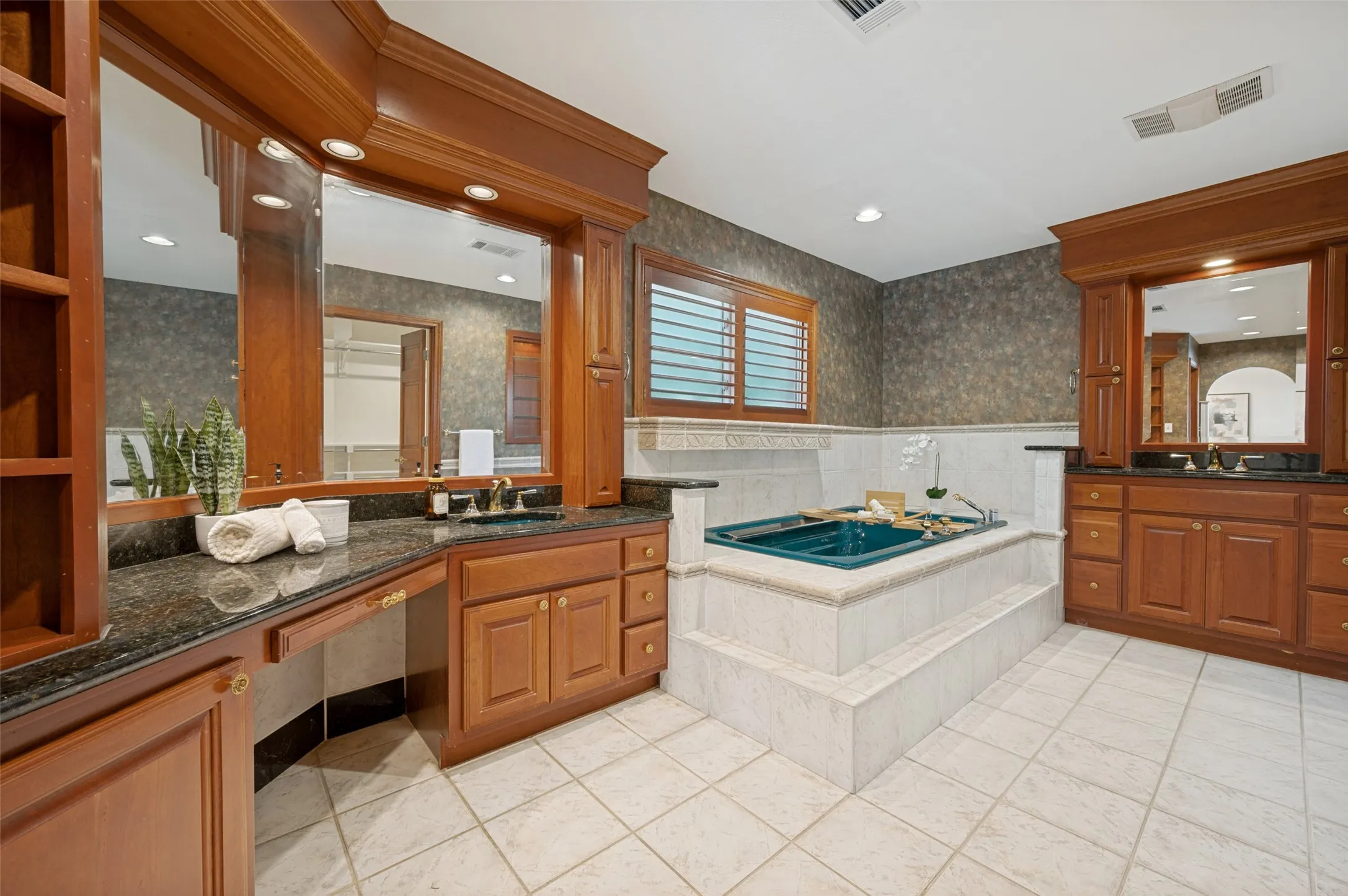 Single Family Residence For Sale in Collin County , 337 Ridgebriar Drive, Richardson, Texas 75080, 3 Bedroom, 3 Bathroom, 2 Garage spaces, 3,213 Sqft, built in 1972, mls#21334619, Real Estate Agent in Richardson, Homes For Sale in Collin county, Homes For Sale in Richardson, Realtor in Richardson Texas, Real Estate Brokerage Independent Realty Texas, Luminita Cordes Realtor