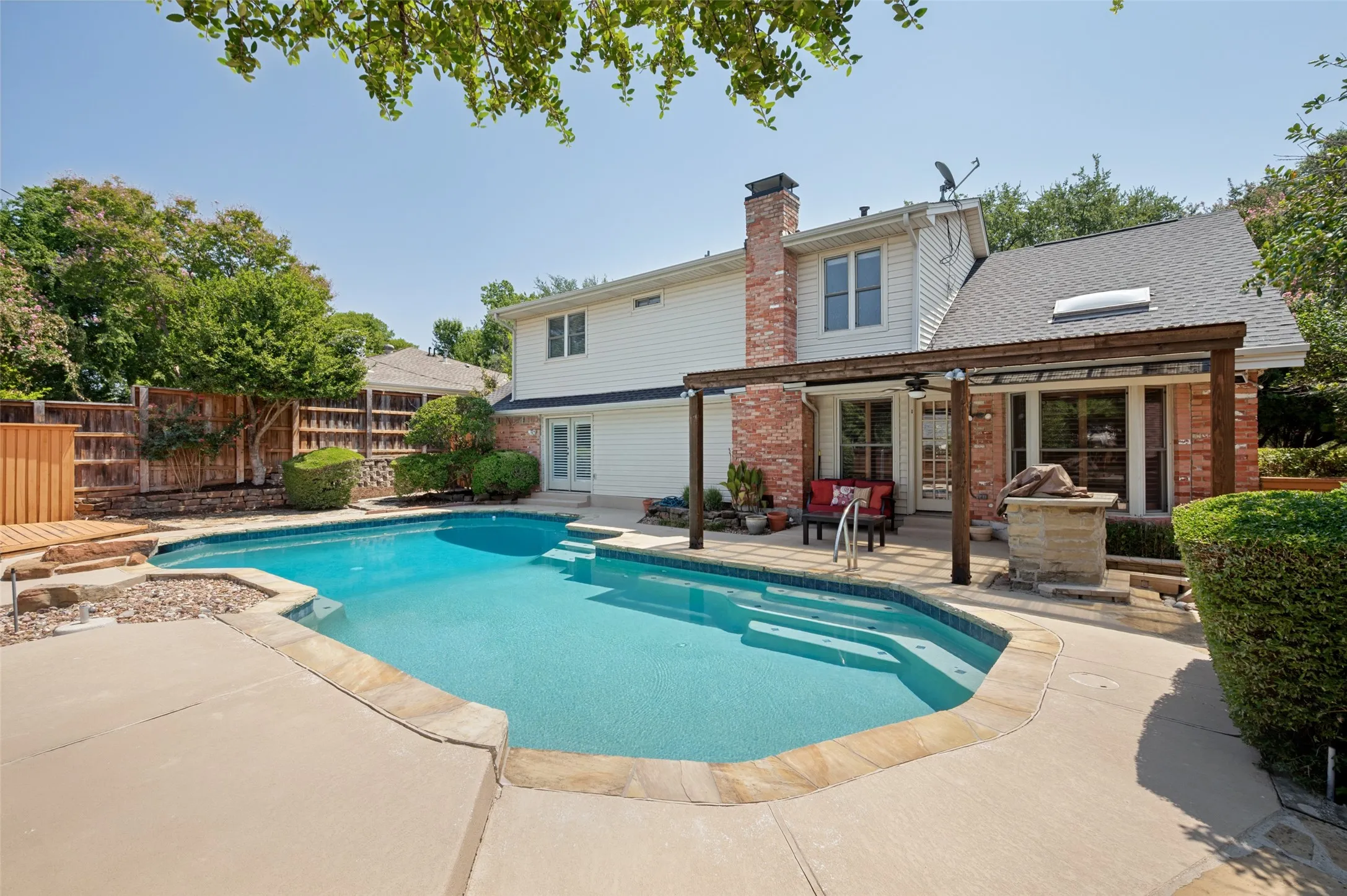 Single Family Residence For Sale in Collin County , 337 Ridgebriar Drive, Richardson, Texas 75080, 3 Bedroom, 3 Bathroom, 2 Garage spaces, 3,213 Sqft, built in 1972, mls#21334619, Real Estate Agent in Richardson, Homes For Sale in Collin county, Homes For Sale in Richardson, Realtor in Richardson Texas, Real Estate Brokerage Independent Realty Texas, Luminita Cordes Realtor