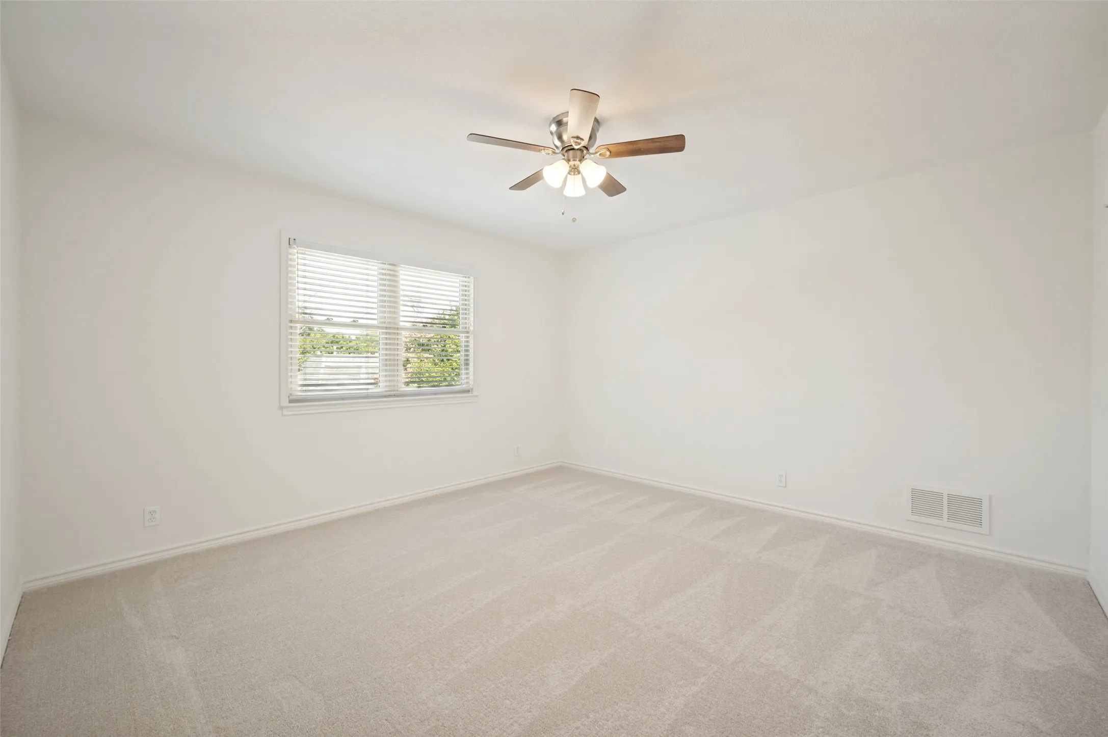 Single Family Residence For Sale in Collin County , 337 Ridgebriar Drive, Richardson, Texas 75080, 3 Bedroom, 3 Bathroom, 2 Garage spaces, 3,213 Sqft, built in 1972, mls#21334619, Real Estate Agent in Richardson, Homes For Sale in Collin county, Homes For Sale in Richardson, Realtor in Richardson Texas, Real Estate Brokerage Independent Realty Texas, Luminita Cordes Realtor
