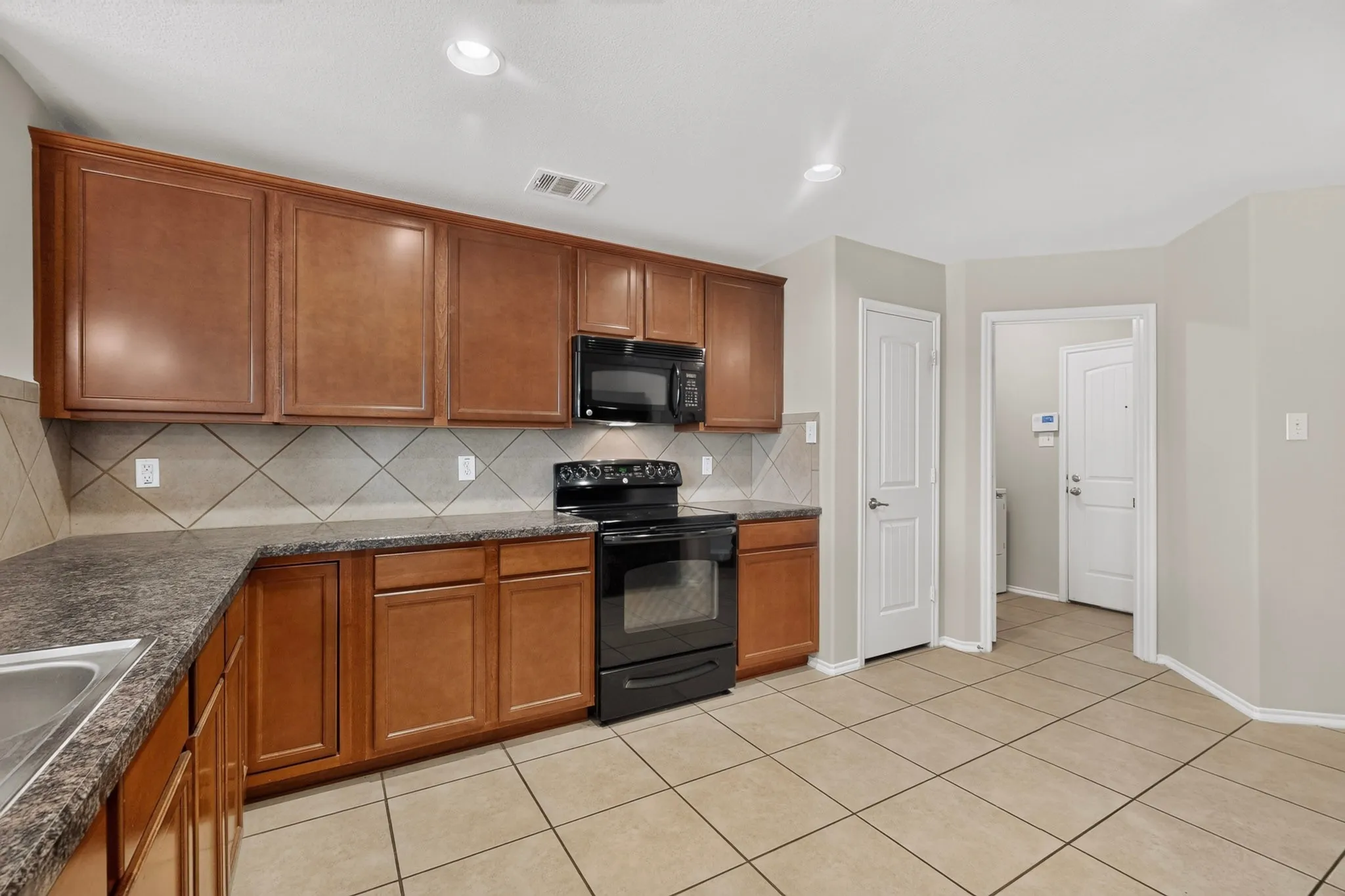 Single Family Residence For Rent in Kaufman County , 2011 Samantha Lane, Heartland, Texas 75126, 3 Bedroom, 2 Bathroom, 2 Garage spaces, 1,869 Sqft, built in 2009, mls#21341076, Real Estate Agent in Heartland, Homes For Rent in Kaufman county, Homes For Rent in Heartland, Realtor in Heartland Texas, Real Estate Brokerage Independent Realty Texas, Luminita Cordes Realtor