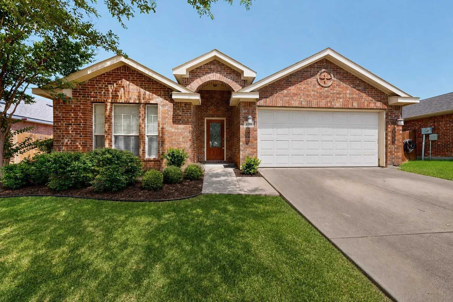 Single Family Residence For Rent in Kaufman County , 2011 Samantha Lane, Heartland, Texas 75126, 3 Bedroom, 2 Bathroom, 2 Garage spaces, 1,869 Sqft, built in 2009, mls#21341076, Real Estate Agent in Heartland, Homes For Rent in Kaufman county, Homes For Rent in Heartland, Realtor in Heartland Texas, Real Estate Brokerage Independent Realty Texas, Luminita Cordes Realtor