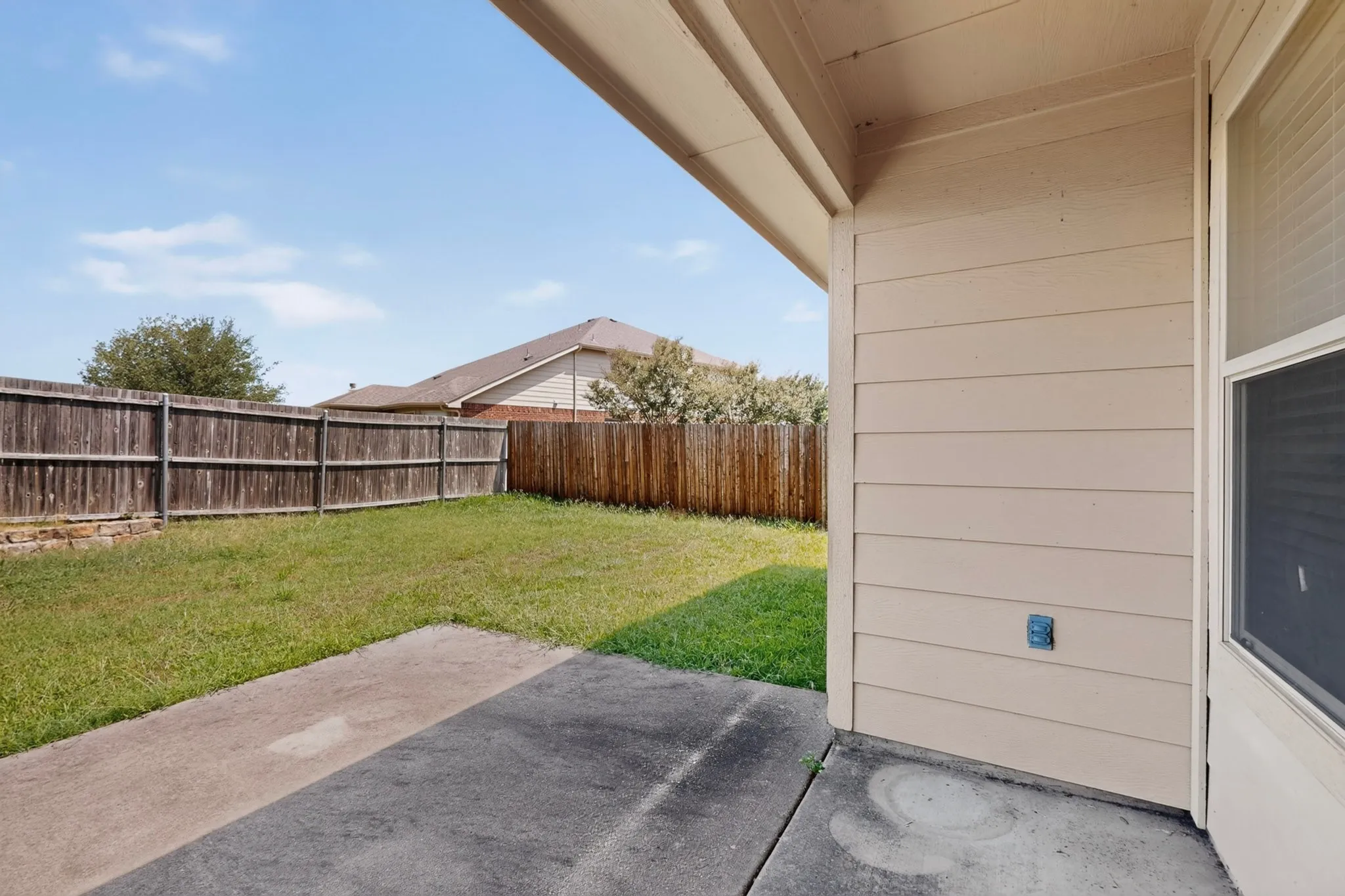Single Family Residence For Rent in Kaufman County , 2011 Samantha Lane, Heartland, Texas 75126, 3 Bedroom, 2 Bathroom, 2 Garage spaces, 1,869 Sqft, built in 2009, mls#21341076, Real Estate Agent in Heartland, Homes For Rent in Kaufman county, Homes For Rent in Heartland, Realtor in Heartland Texas, Real Estate Brokerage Independent Realty Texas, Luminita Cordes Realtor