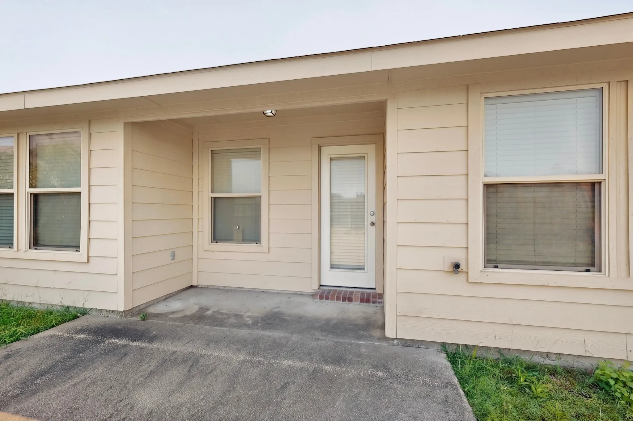 Single Family Residence For Rent in Kaufman County , 2011 Samantha Lane, Heartland, Texas 75126, 3 Bedroom, 2 Bathroom, 2 Garage spaces, 1,869 Sqft, built in 2009, mls#21341076, Real Estate Agent in Heartland, Homes For Rent in Kaufman county, Homes For Rent in Heartland, Realtor in Heartland Texas, Real Estate Brokerage Independent Realty Texas, Luminita Cordes Realtor