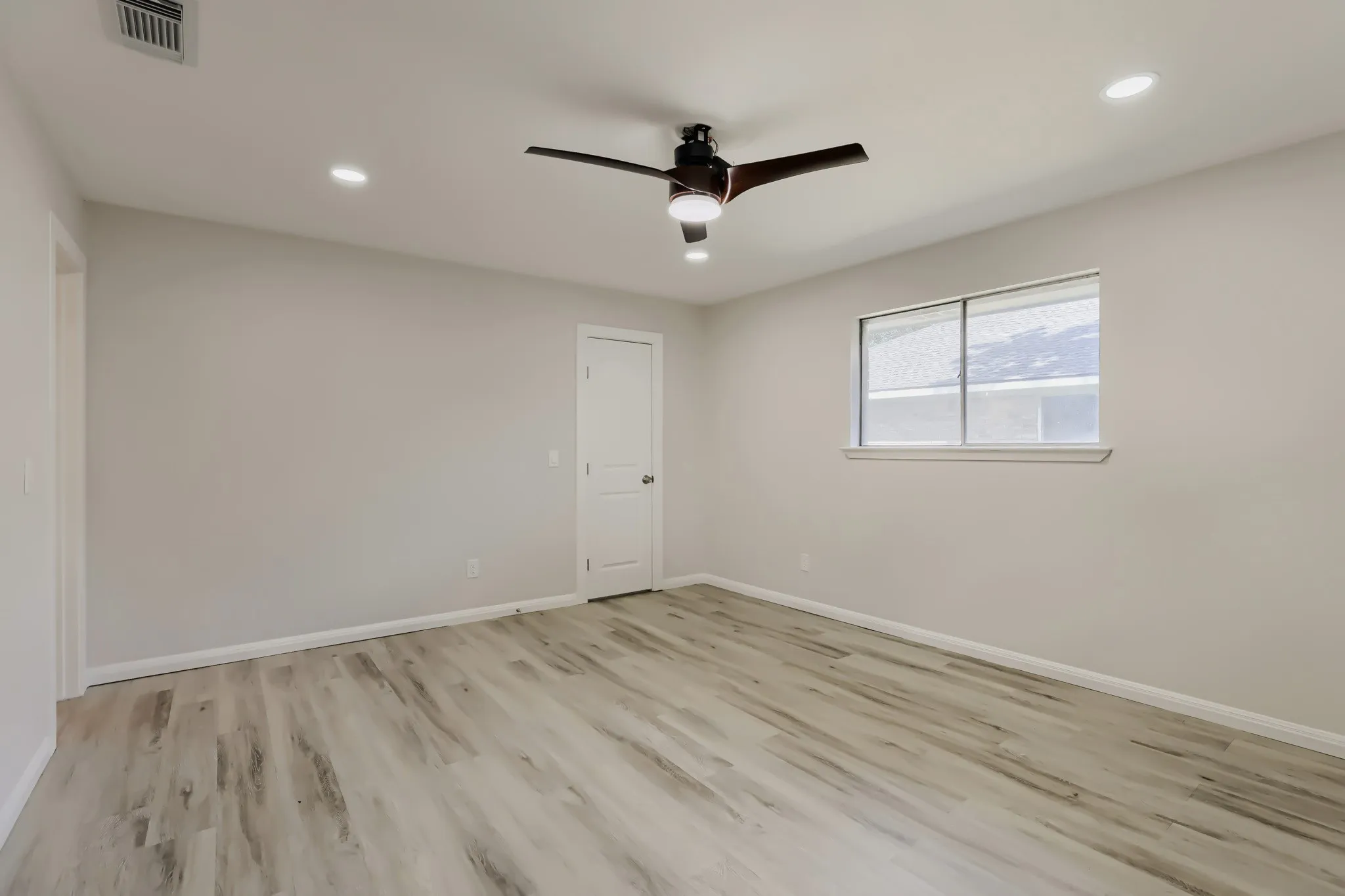 Single Family Residence For Sale in Collin County , 2000 Macao Place, Plano, Texas 75075, 3 Bedroom, 2 Bathroom, 2 Garage spaces, 1,972 Sqft, built in 1974, mls#21338769, Real Estate Agent in Plano, Homes For Sale in Collin county, Homes For Sale in Plano, Realtor in Plano Texas, Real Estate Brokerage Independent Realty Texas, Luminita Cordes Realtor