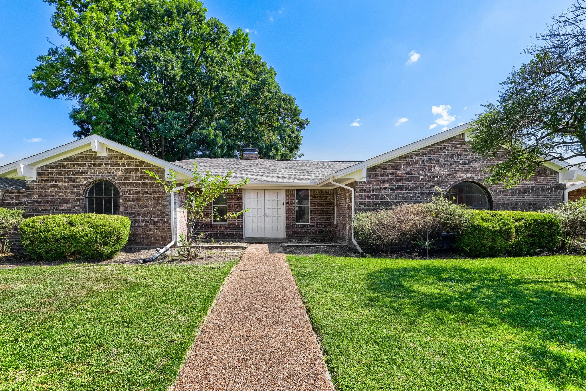 Single Family Residence For Sale in Collin County , 2000 Macao Place, Plano, Texas 75075, 3 Bedroom, 2 Bathroom, 2 Garage spaces, 1,972 Sqft, built in 1974, mls#21338769, Real Estate Agent in Plano, Homes For Sale in Collin county, Homes For Sale in Plano, Realtor in Plano Texas, Real Estate Brokerage Independent Realty Texas, Luminita Cordes Realtor