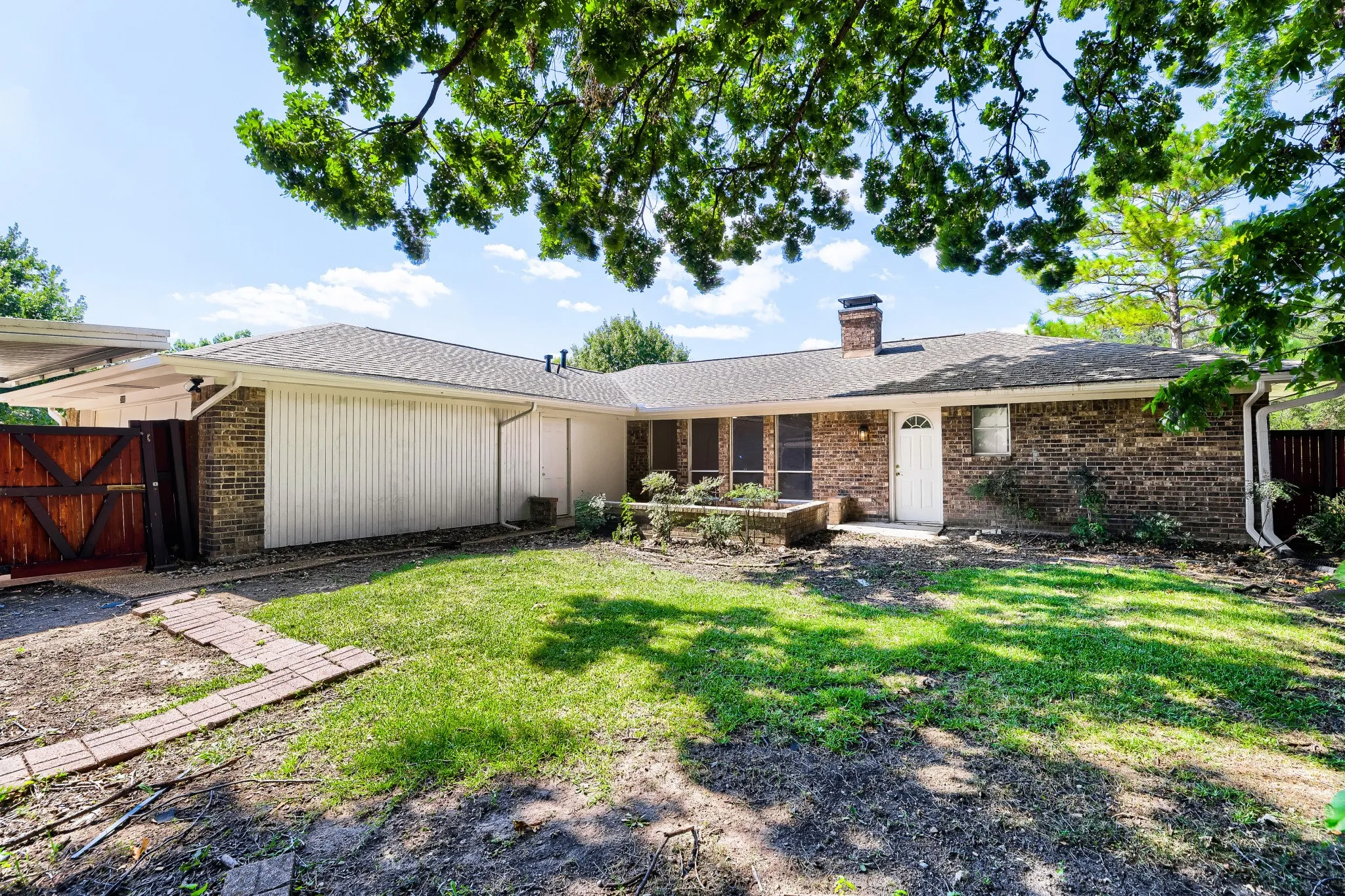 Single Family Residence For Sale in Collin County , 2000 Macao Place, Plano, Texas 75075, 3 Bedroom, 2 Bathroom, 2 Garage spaces, 1,972 Sqft, built in 1974, mls#21338769, Real Estate Agent in Plano, Homes For Sale in Collin county, Homes For Sale in Plano, Realtor in Plano Texas, Real Estate Brokerage Independent Realty Texas, Luminita Cordes Realtor