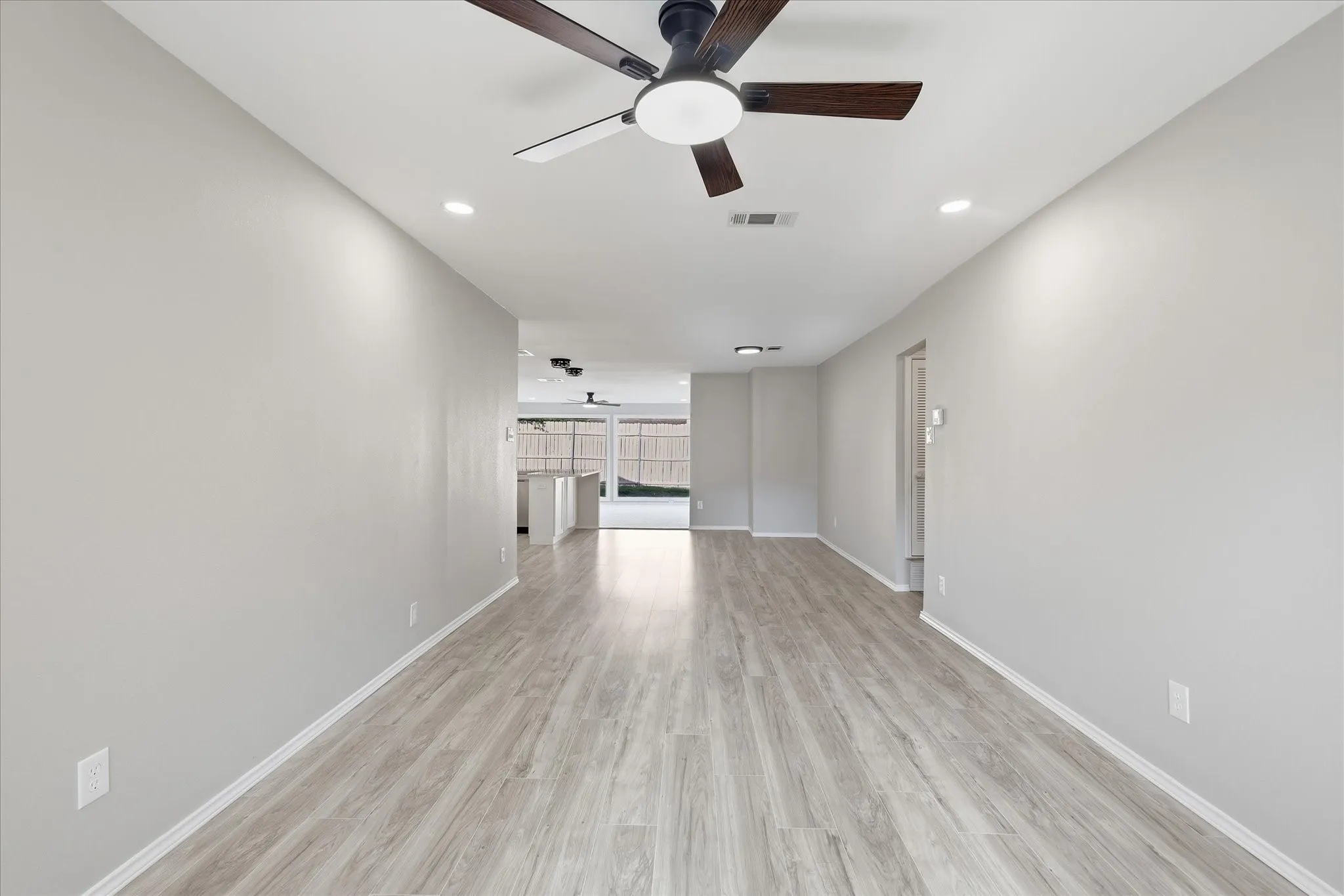 Single Family Residence For Sale in Tarrant County , 857 Twilight Trail, Grapevine, Texas 76051, 3 Bedroom, 2 Bathroom, 2 Garage spaces, 1,377 Sqft, built in 1966, mls#21339000, Real Estate Agent in Grapevine, Homes For Sale in Tarrant county, Homes For Sale in Grapevine, Realtor in Grapevine Texas, Real Estate Brokerage Independent Realty Texas, Luminita Cordes Realtor
