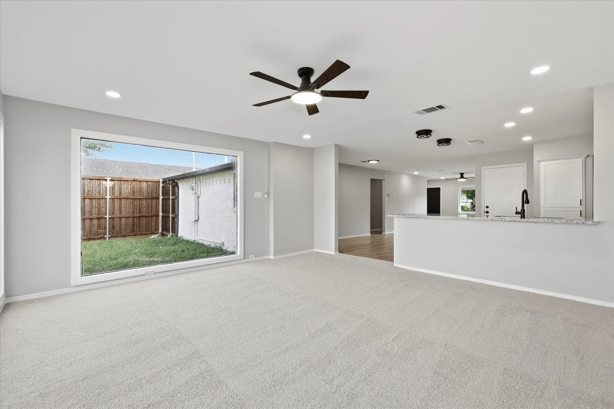 Single Family Residence For Sale in Tarrant County , 857 Twilight Trail, Grapevine, Texas 76051, 3 Bedroom, 2 Bathroom, 2 Garage spaces, 1,377 Sqft, built in 1966, mls#21339000, Real Estate Agent in Grapevine, Homes For Sale in Tarrant county, Homes For Sale in Grapevine, Realtor in Grapevine Texas, Real Estate Brokerage Independent Realty Texas, Luminita Cordes Realtor
