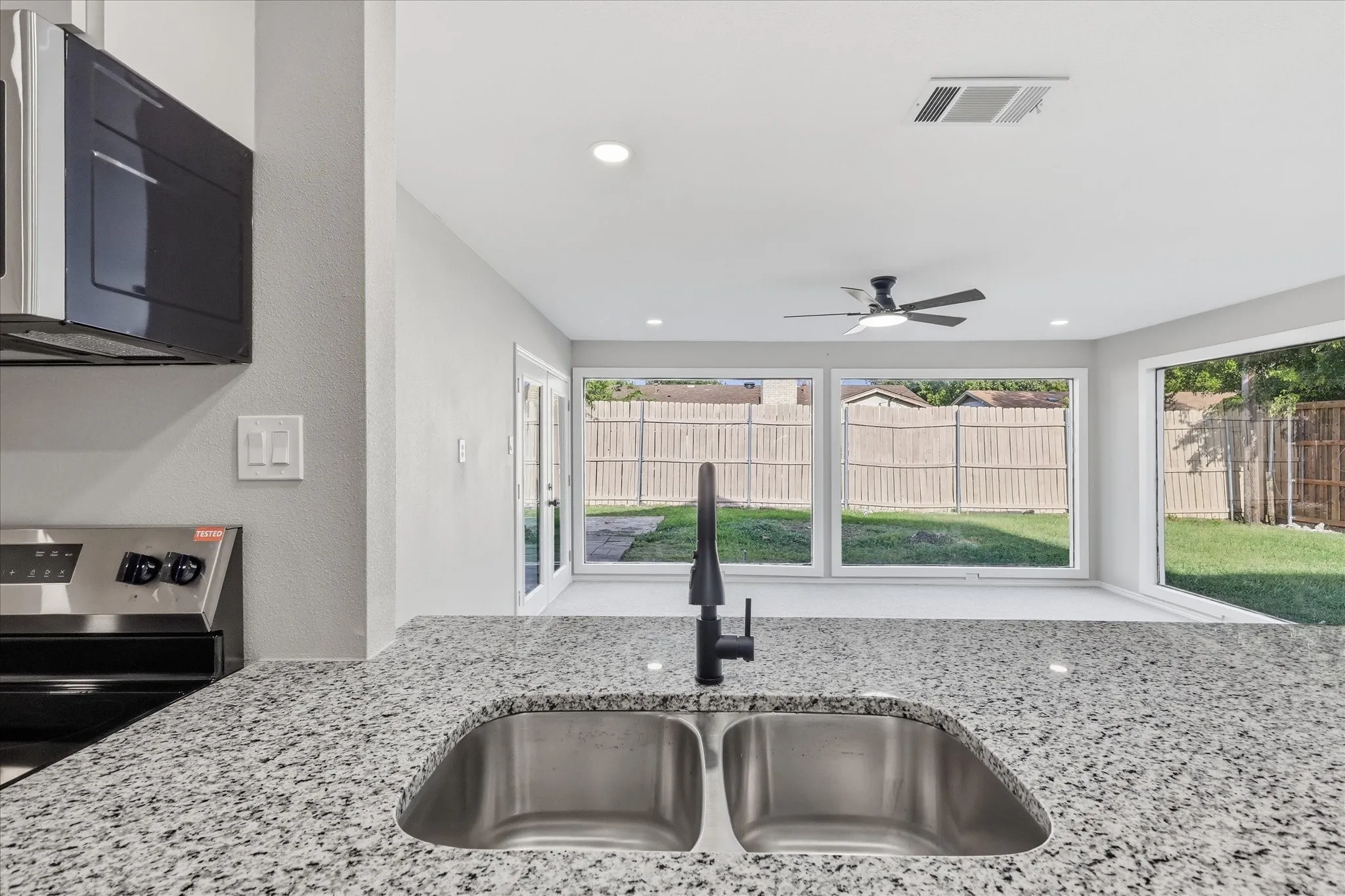 Single Family Residence For Sale in Tarrant County , 857 Twilight Trail, Grapevine, Texas 76051, 3 Bedroom, 2 Bathroom, 2 Garage spaces, 1,377 Sqft, built in 1966, mls#21339000, Real Estate Agent in Grapevine, Homes For Sale in Tarrant county, Homes For Sale in Grapevine, Realtor in Grapevine Texas, Real Estate Brokerage Independent Realty Texas, Luminita Cordes Realtor