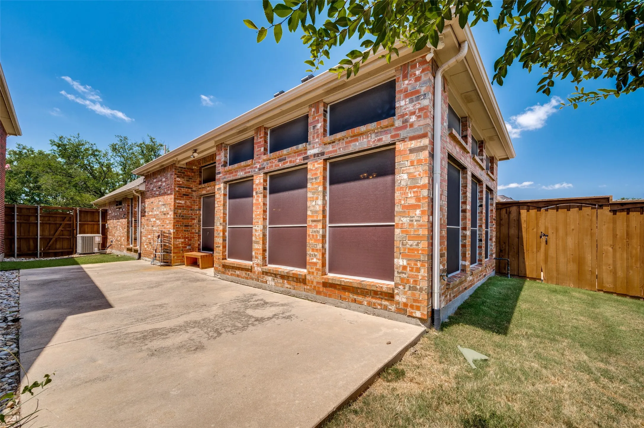 Single Family Residence For Sale in Collin County , 4582 ROCK CREEK Lane, Frisco, Texas 75034, 3 Bedroom, 2 Bathroom, 2 Garage spaces, 1,967 Sqft, built in 2004, mls#21335758, Real Estate Agent in Frisco, Homes For Sale in Collin county, Homes For Sale in Frisco, Realtor in Frisco Texas, Real Estate Brokerage Independent Realty Texas, Luminita Cordes Realtor