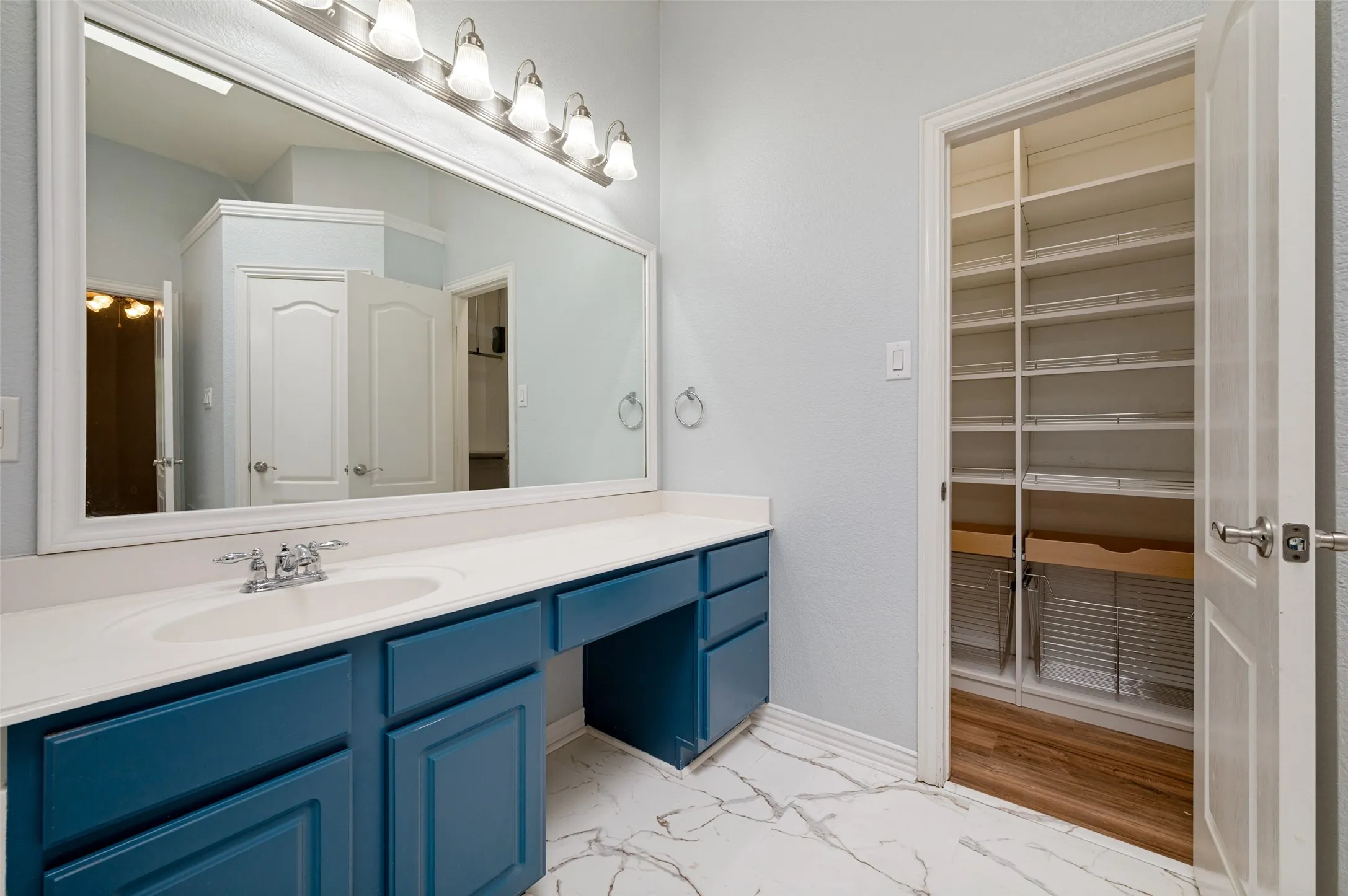 Single Family Residence For Sale in Collin County , 4582 ROCK CREEK Lane, Frisco, Texas 75034, 3 Bedroom, 2 Bathroom, 2 Garage spaces, 1,967 Sqft, built in 2004, mls#21335758, Real Estate Agent in Frisco, Homes For Sale in Collin county, Homes For Sale in Frisco, Realtor in Frisco Texas, Real Estate Brokerage Independent Realty Texas, Luminita Cordes Realtor