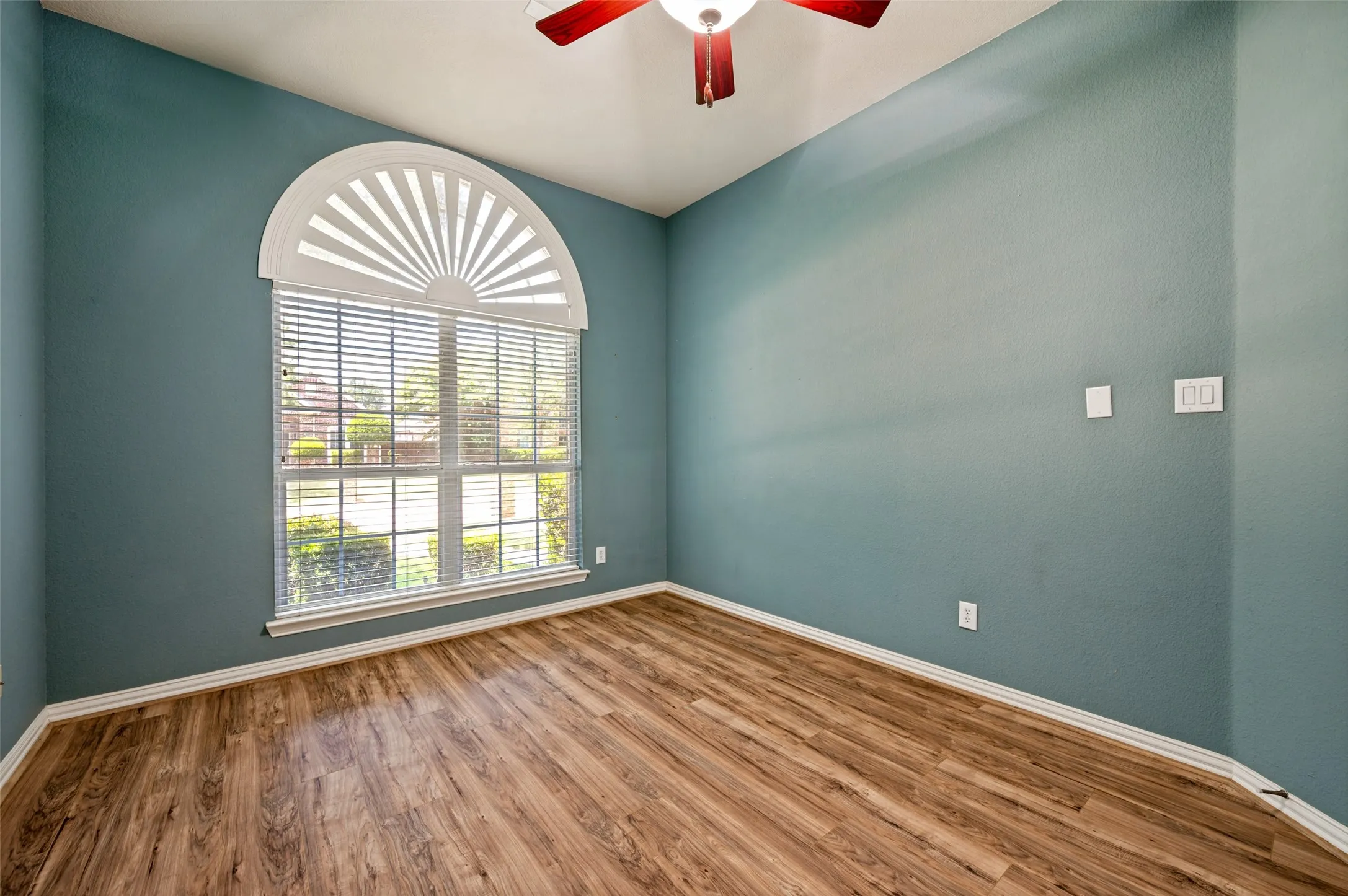 Single Family Residence For Sale in Collin County , 4582 ROCK CREEK Lane, Frisco, Texas 75034, 3 Bedroom, 2 Bathroom, 2 Garage spaces, 1,967 Sqft, built in 2004, mls#21335758, Real Estate Agent in Frisco, Homes For Sale in Collin county, Homes For Sale in Frisco, Realtor in Frisco Texas, Real Estate Brokerage Independent Realty Texas, Luminita Cordes Realtor