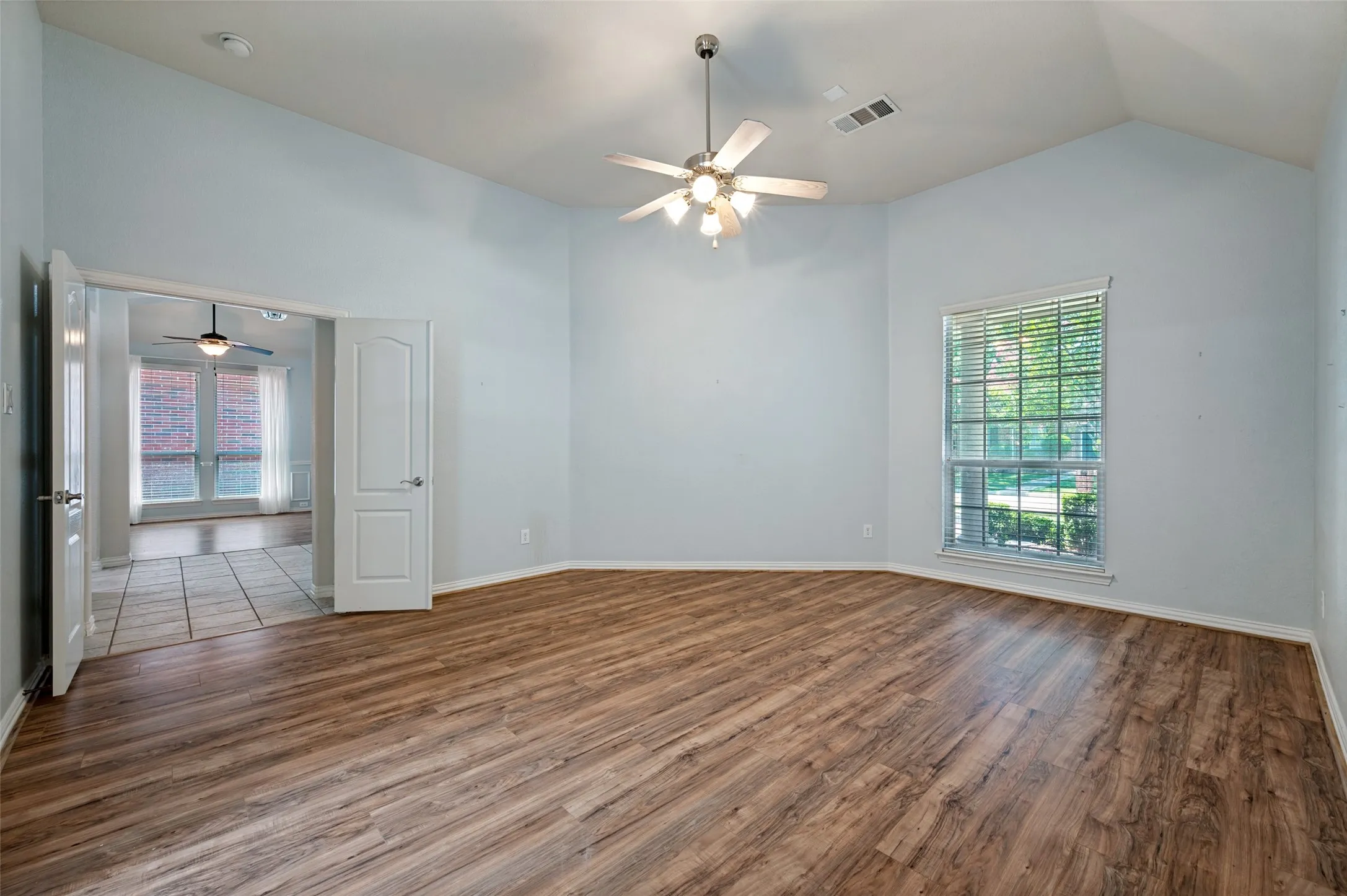 Single Family Residence For Sale in Collin County , 4582 ROCK CREEK Lane, Frisco, Texas 75034, 3 Bedroom, 2 Bathroom, 2 Garage spaces, 1,967 Sqft, built in 2004, mls#21335758, Real Estate Agent in Frisco, Homes For Sale in Collin county, Homes For Sale in Frisco, Realtor in Frisco Texas, Real Estate Brokerage Independent Realty Texas, Luminita Cordes Realtor