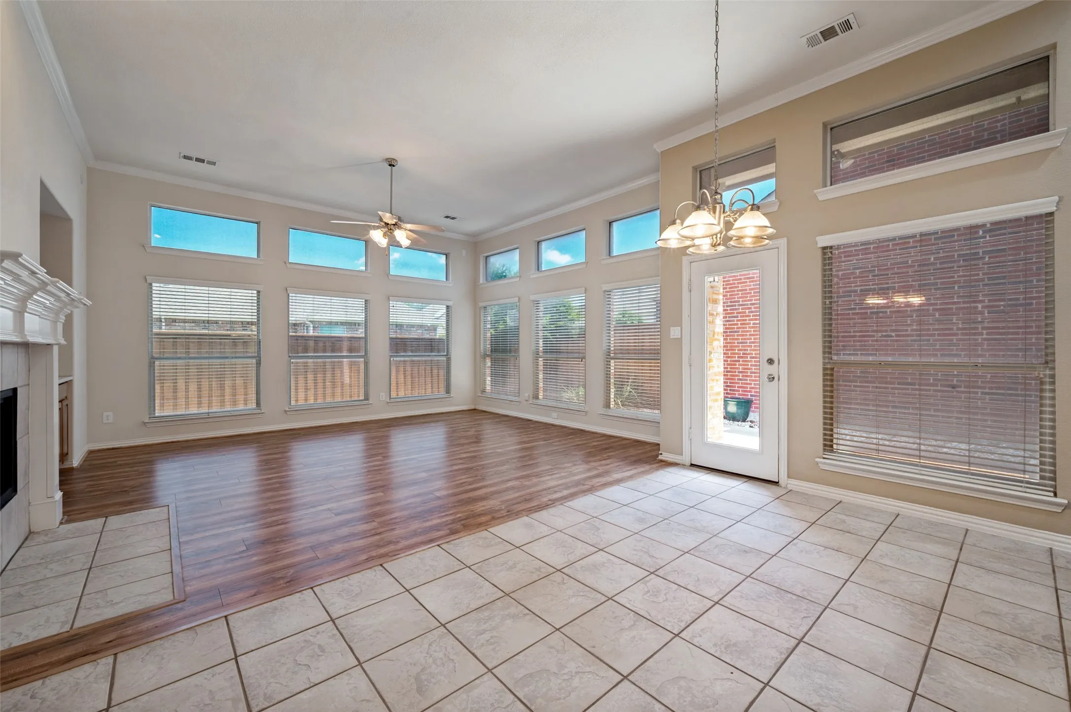 Single Family Residence For Sale in Collin County , 4582 ROCK CREEK Lane, Frisco, Texas 75034, 3 Bedroom, 2 Bathroom, 2 Garage spaces, 1,967 Sqft, built in 2004, mls#21335758, Real Estate Agent in Frisco, Homes For Sale in Collin county, Homes For Sale in Frisco, Realtor in Frisco Texas, Real Estate Brokerage Independent Realty Texas, Luminita Cordes Realtor