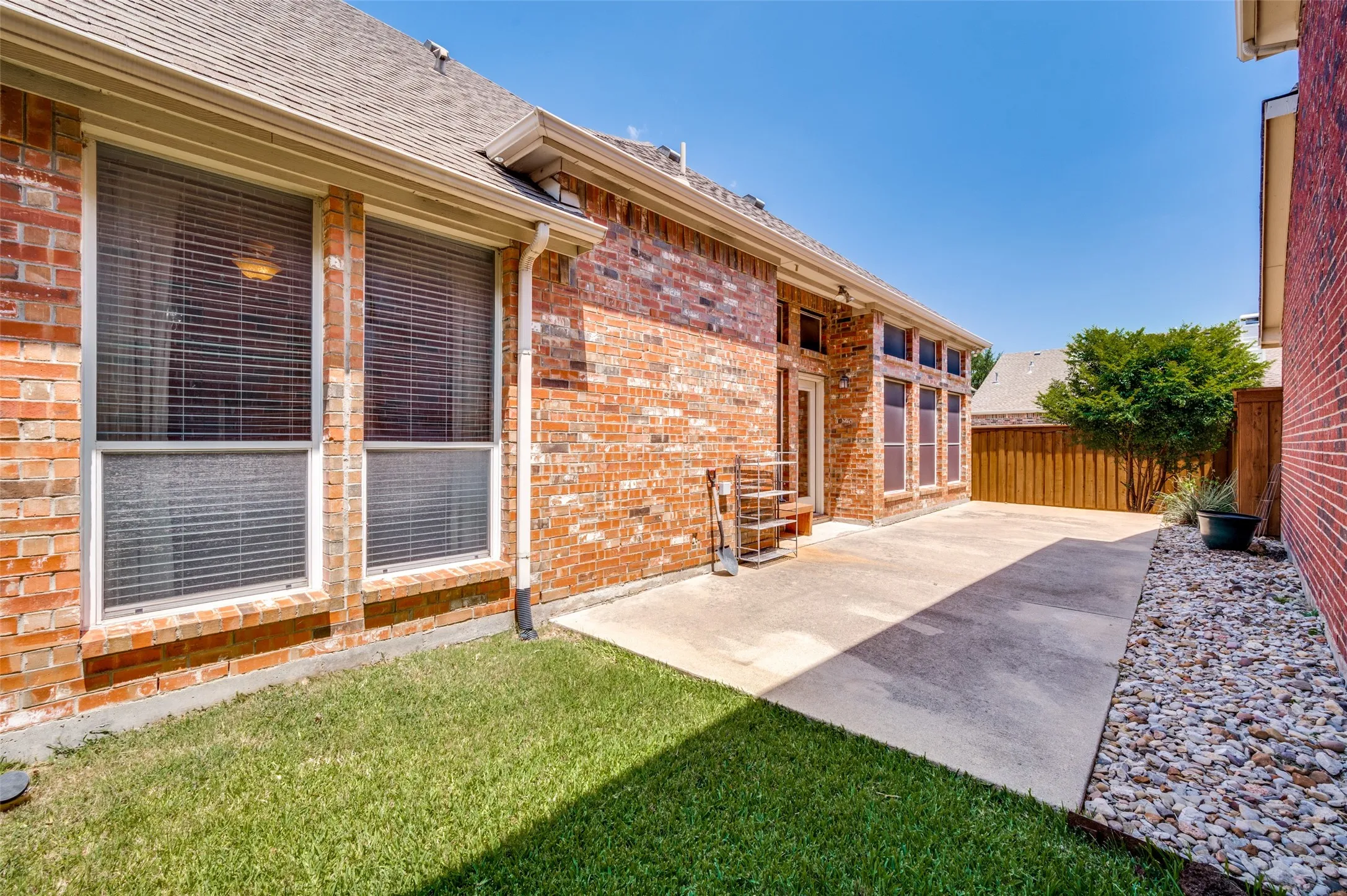 Single Family Residence For Sale in Collin County , 4582 ROCK CREEK Lane, Frisco, Texas 75034, 3 Bedroom, 2 Bathroom, 2 Garage spaces, 1,967 Sqft, built in 2004, mls#21335758, Real Estate Agent in Frisco, Homes For Sale in Collin county, Homes For Sale in Frisco, Realtor in Frisco Texas, Real Estate Brokerage Independent Realty Texas, Luminita Cordes Realtor