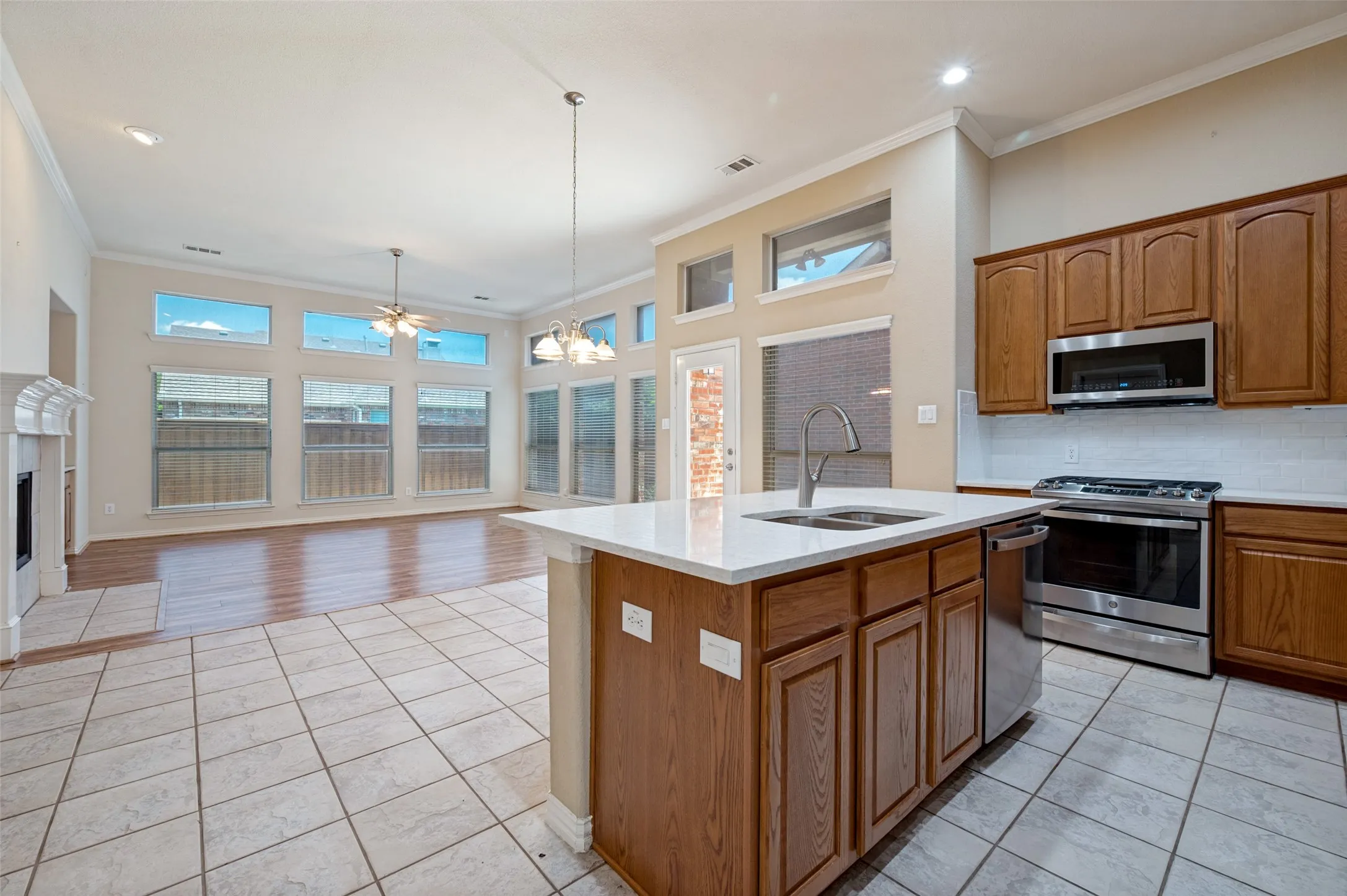 Single Family Residence For Sale in Collin County , 4582 ROCK CREEK Lane, Frisco, Texas 75034, 3 Bedroom, 2 Bathroom, 2 Garage spaces, 1,967 Sqft, built in 2004, mls#21335758, Real Estate Agent in Frisco, Homes For Sale in Collin county, Homes For Sale in Frisco, Realtor in Frisco Texas, Real Estate Brokerage Independent Realty Texas, Luminita Cordes Realtor