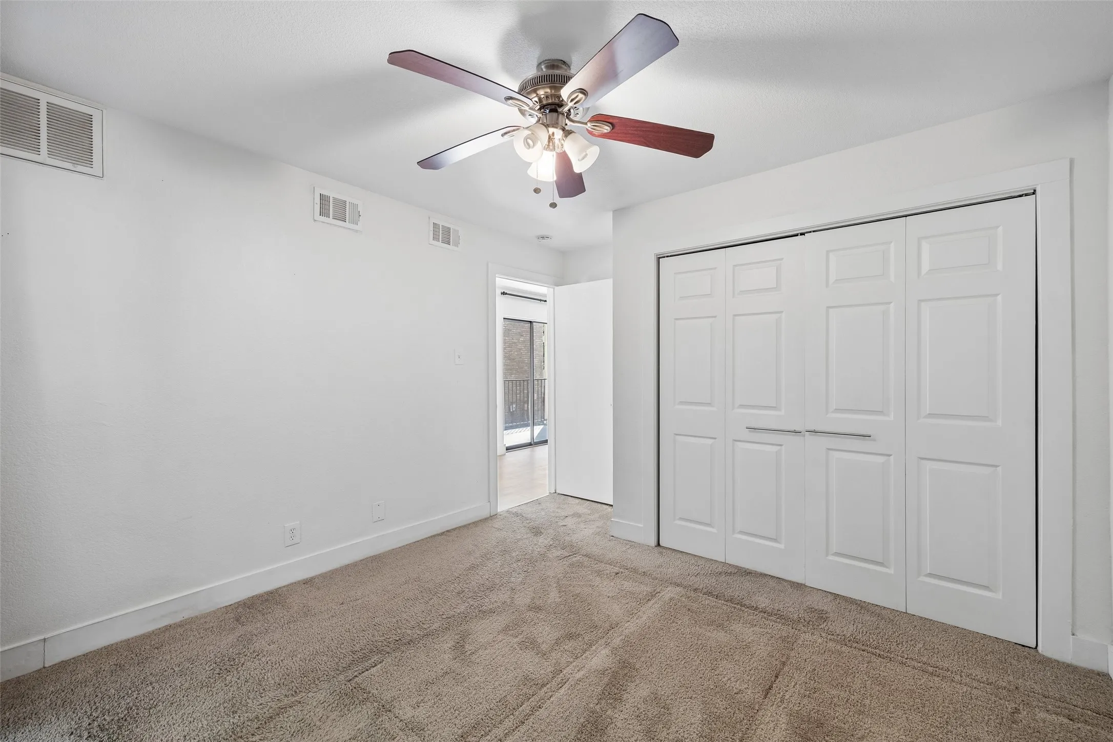 Condominium For Sale in Dallas County , 4777 Cedar Springs Road 3E, Dallas, Texas 75219, 2 Bedroom, 2 Bathroom, 2 Garage spaces, 1,015 Sqft, built in 1983, mls#21329472, Real Estate Agent in Dallas, Homes For Sale in Dallas county, Homes For Sale in Dallas, Realtor in Dallas Texas, Real Estate Brokerage Independent Realty Texas, Luminita Cordes Realtor