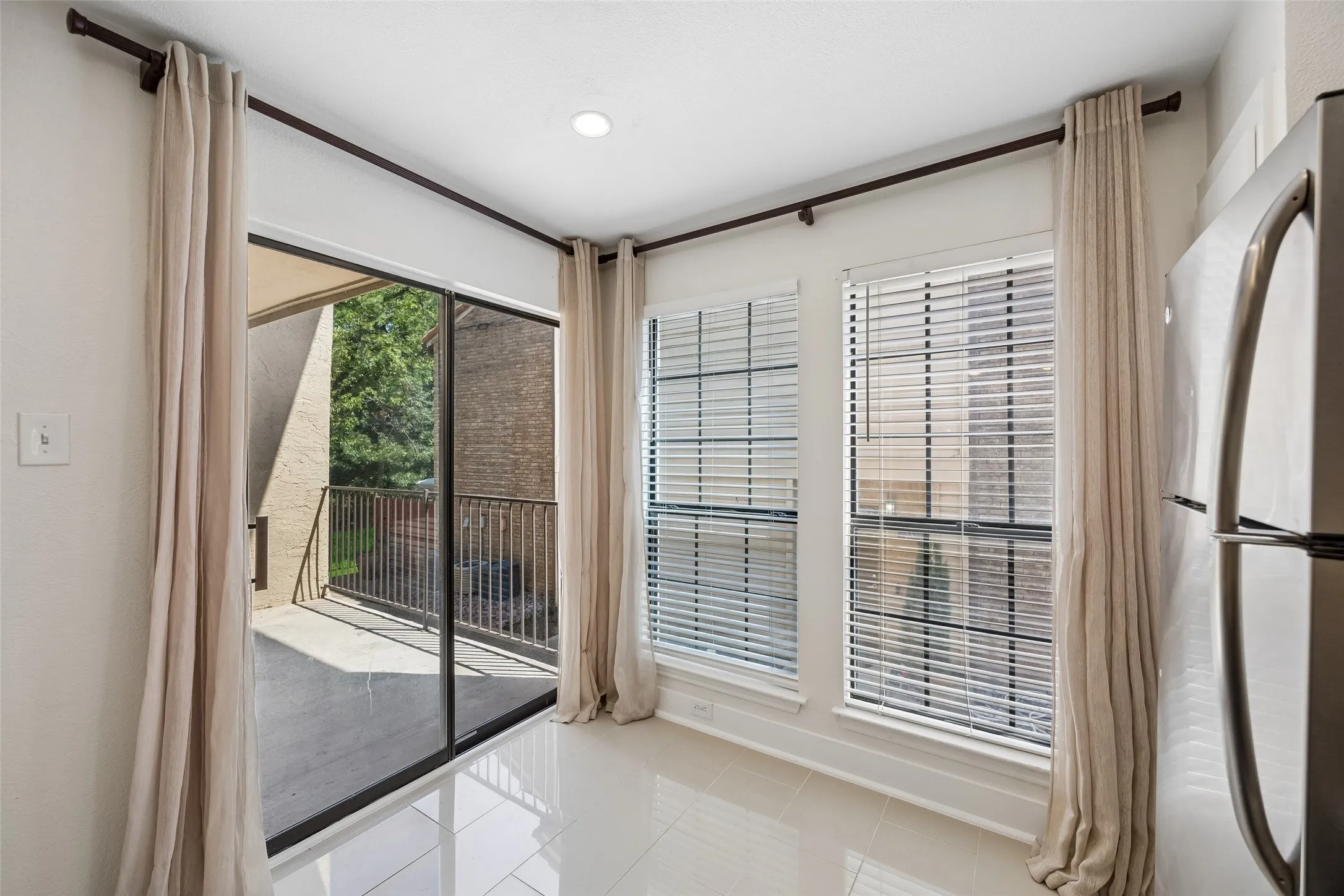 Condominium For Sale in Dallas County , 4777 Cedar Springs Road 3E, Dallas, Texas 75219, 2 Bedroom, 2 Bathroom, 2 Garage spaces, 1,015 Sqft, built in 1983, mls#21329472, Real Estate Agent in Dallas, Homes For Sale in Dallas county, Homes For Sale in Dallas, Realtor in Dallas Texas, Real Estate Brokerage Independent Realty Texas, Luminita Cordes Realtor