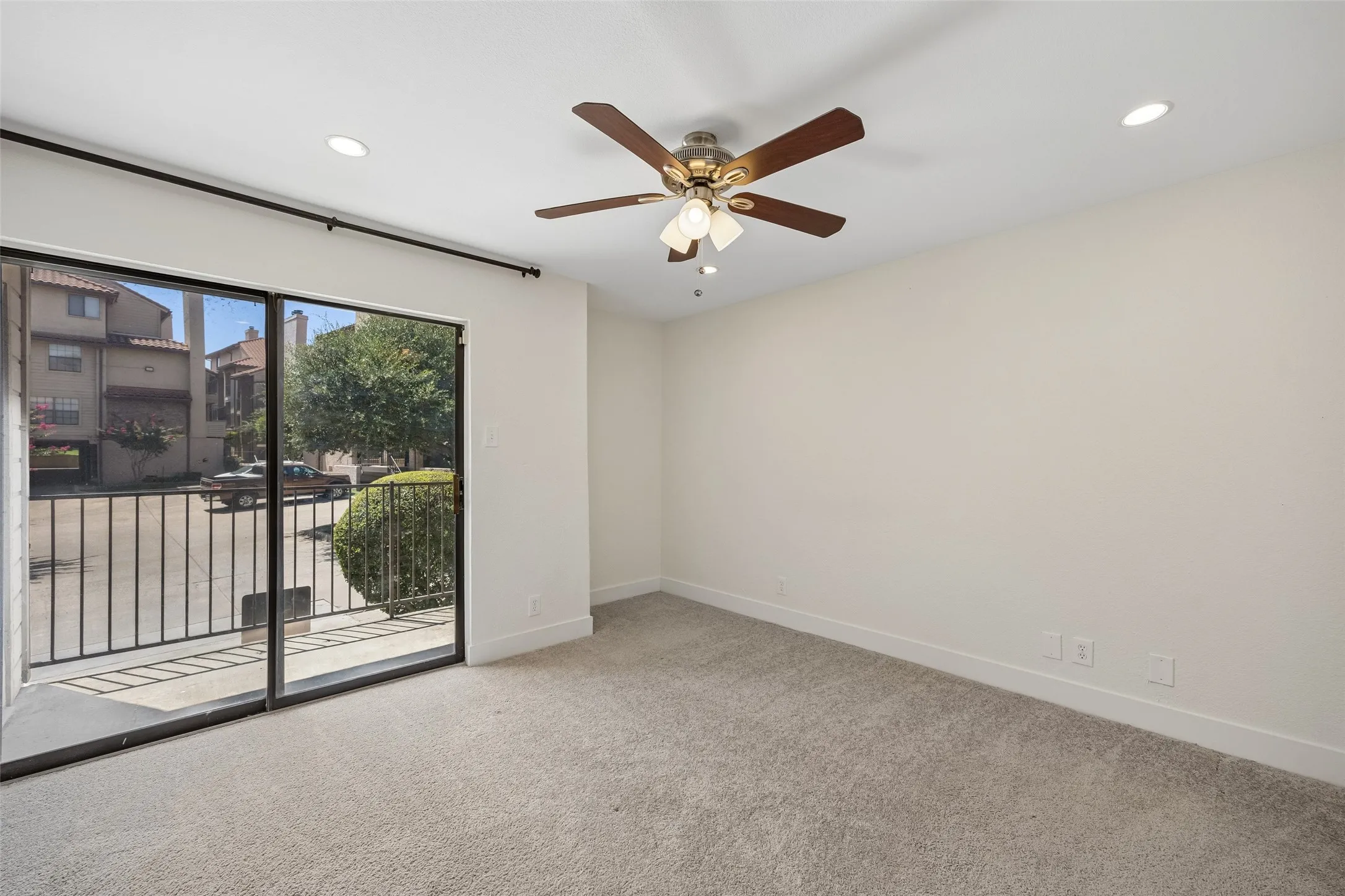 Condominium For Sale in Dallas County , 4777 Cedar Springs Road 3E, Dallas, Texas 75219, 2 Bedroom, 2 Bathroom, 2 Garage spaces, 1,015 Sqft, built in 1983, mls#21329472, Real Estate Agent in Dallas, Homes For Sale in Dallas county, Homes For Sale in Dallas, Realtor in Dallas Texas, Real Estate Brokerage Independent Realty Texas, Luminita Cordes Realtor