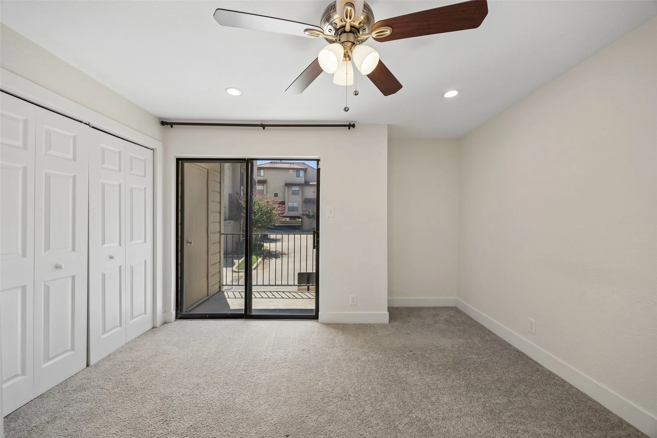 Condominium For Sale in Dallas County , 4777 Cedar Springs Road 3E, Dallas, Texas 75219, 2 Bedroom, 2 Bathroom, 2 Garage spaces, 1,015 Sqft, built in 1983, mls#21329472, Real Estate Agent in Dallas, Homes For Sale in Dallas county, Homes For Sale in Dallas, Realtor in Dallas Texas, Real Estate Brokerage Independent Realty Texas, Luminita Cordes Realtor
