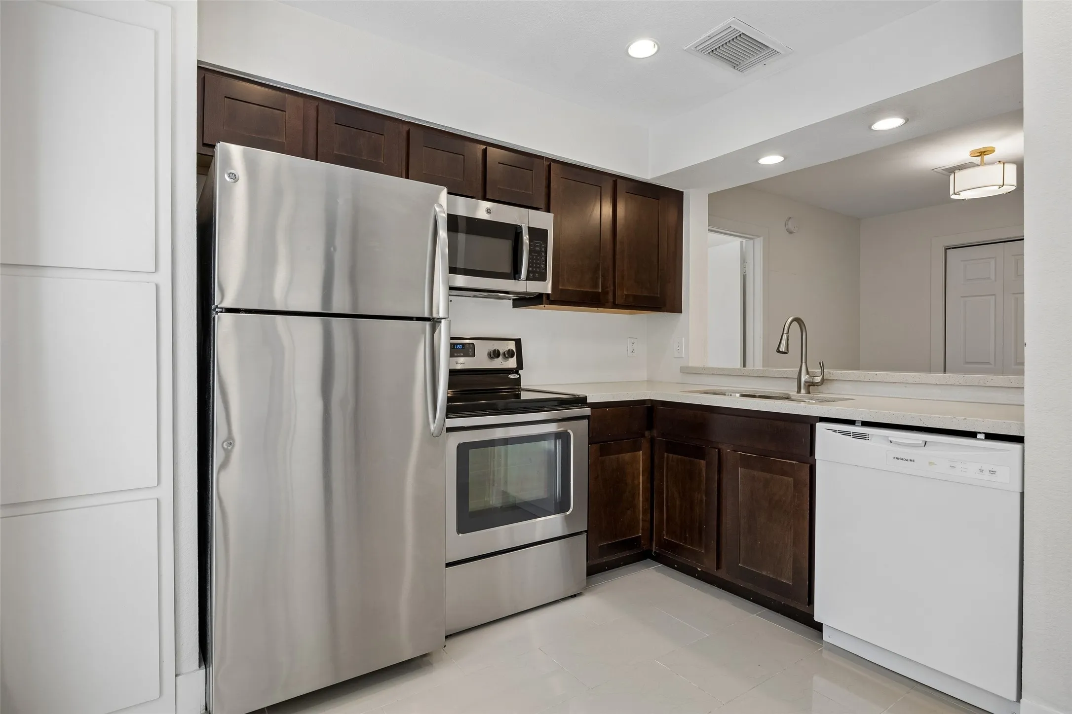 Condominium For Sale in Dallas County , 4777 Cedar Springs Road 3E, Dallas, Texas 75219, 2 Bedroom, 2 Bathroom, 2 Garage spaces, 1,015 Sqft, built in 1983, mls#21329472, Real Estate Agent in Dallas, Homes For Sale in Dallas county, Homes For Sale in Dallas, Realtor in Dallas Texas, Real Estate Brokerage Independent Realty Texas, Luminita Cordes Realtor