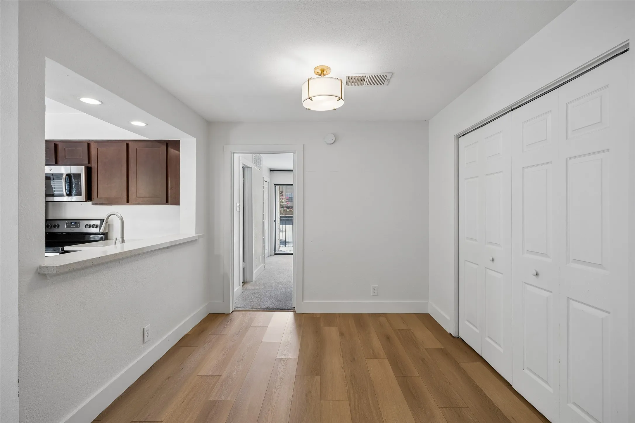 Condominium For Sale in Dallas County , 4777 Cedar Springs Road 3E, Dallas, Texas 75219, 2 Bedroom, 2 Bathroom, 2 Garage spaces, 1,015 Sqft, built in 1983, mls#21329472, Real Estate Agent in Dallas, Homes For Sale in Dallas county, Homes For Sale in Dallas, Realtor in Dallas Texas, Real Estate Brokerage Independent Realty Texas, Luminita Cordes Realtor