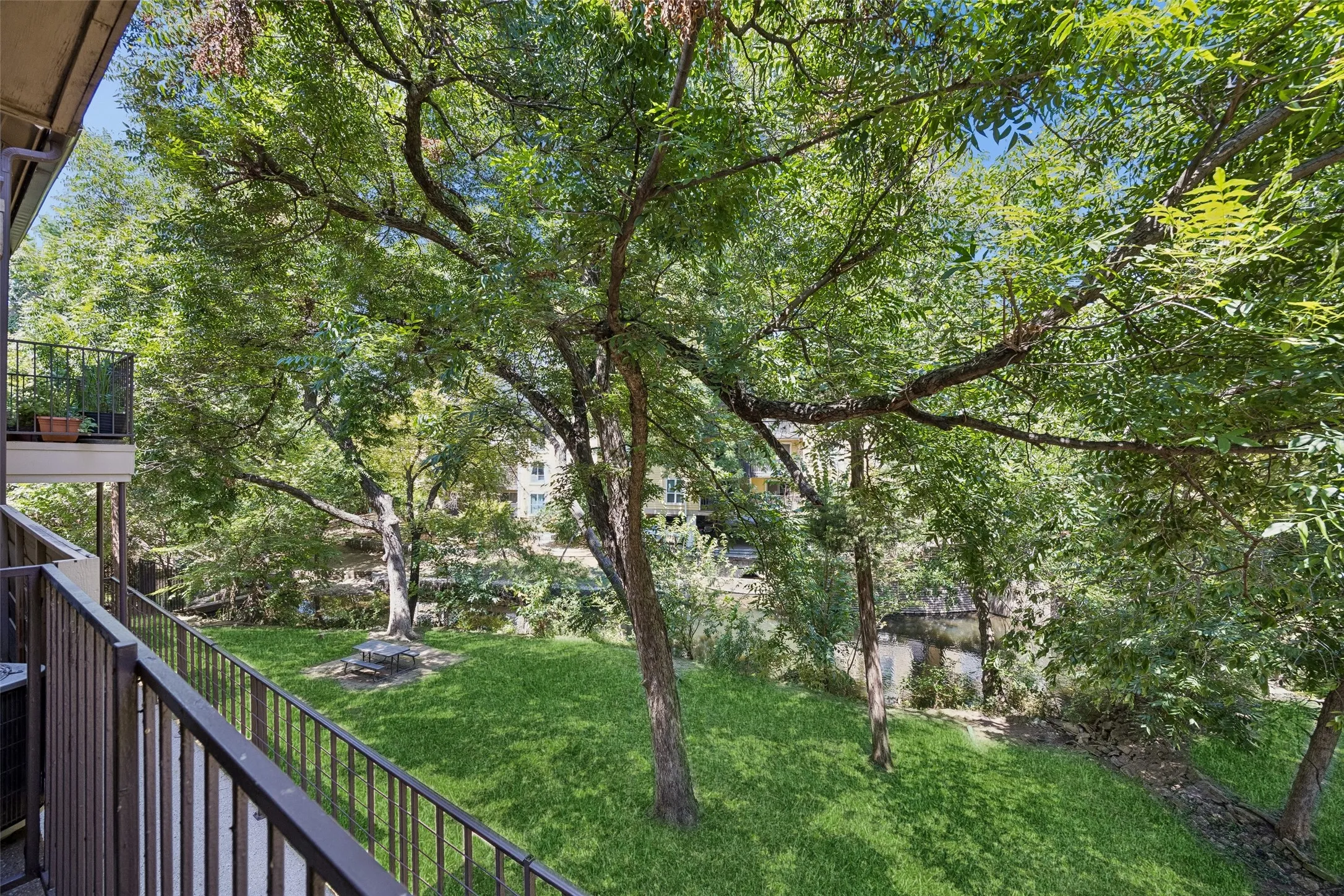 Condominium For Sale in Dallas County , 4777 Cedar Springs Road 3E, Dallas, Texas 75219, 2 Bedroom, 2 Bathroom, 2 Garage spaces, 1,015 Sqft, built in 1983, mls#21329472, Real Estate Agent in Dallas, Homes For Sale in Dallas county, Homes For Sale in Dallas, Realtor in Dallas Texas, Real Estate Brokerage Independent Realty Texas, Luminita Cordes Realtor