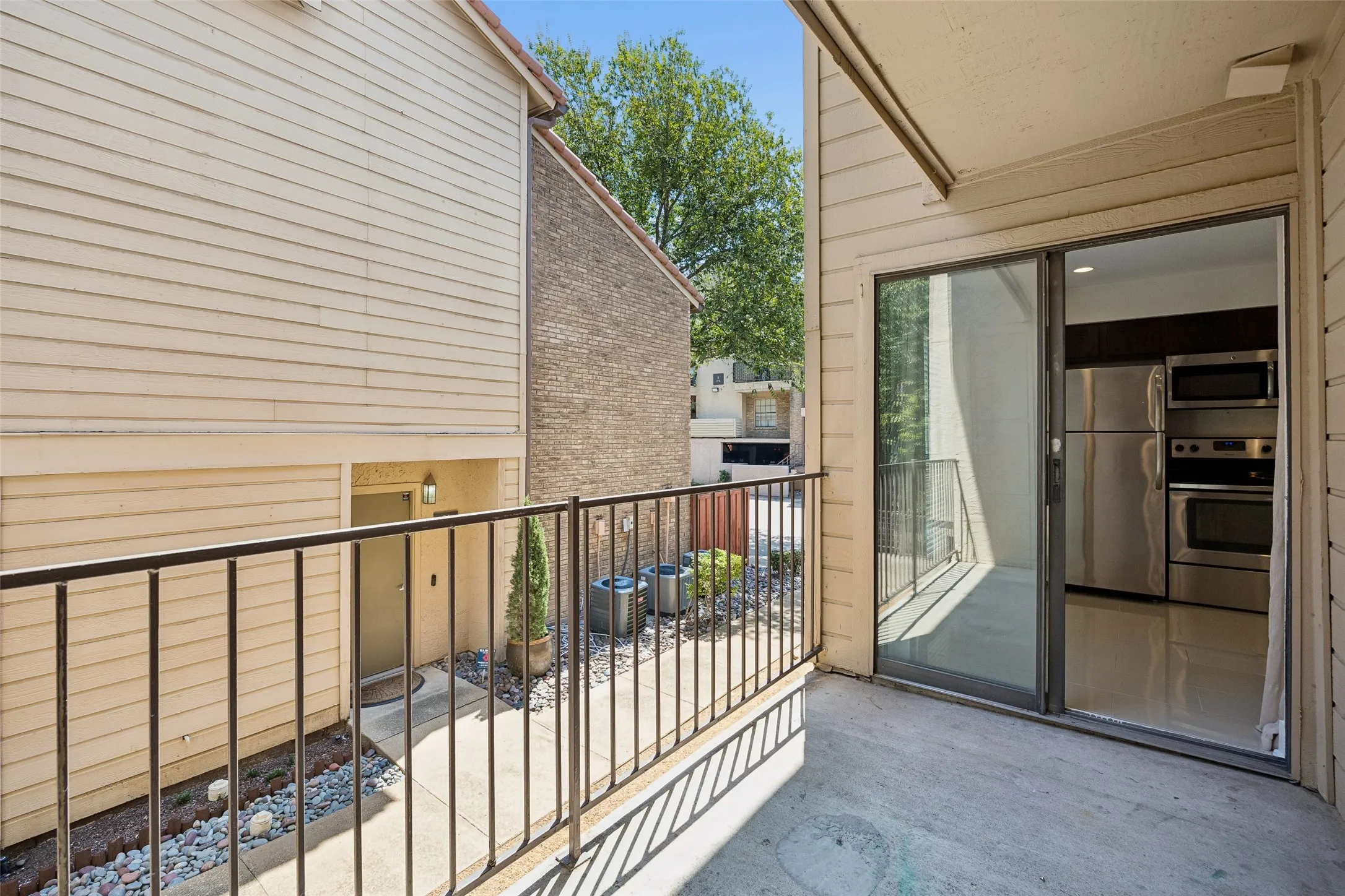 Condominium For Sale in Dallas County , 4777 Cedar Springs Road 3E, Dallas, Texas 75219, 2 Bedroom, 2 Bathroom, 2 Garage spaces, 1,015 Sqft, built in 1983, mls#21329472, Real Estate Agent in Dallas, Homes For Sale in Dallas county, Homes For Sale in Dallas, Realtor in Dallas Texas, Real Estate Brokerage Independent Realty Texas, Luminita Cordes Realtor