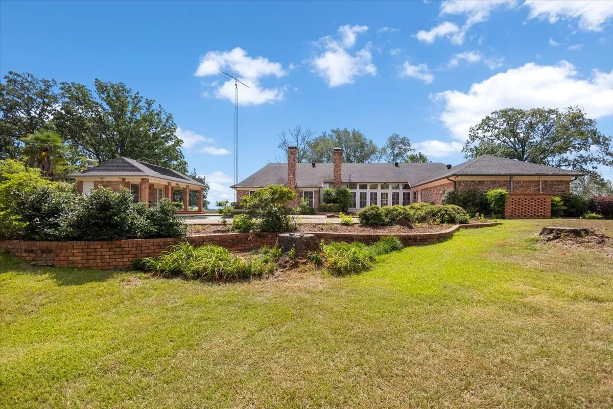 Farm For Sale in Van Zandt County , 280 Vz County Road 4821, Chandler, Texas 75758, 4 Bedroom, 4 Bathroom, 2 Garage spaces, 3,102 Sqft, built in 1994, mls#21339485, Real Estate Agent in Chandler, Homes For Sale in Van Zandt county, Homes For Sale in Chandler, Realtor in Chandler Texas, Real Estate Brokerage Independent Realty Texas, Luminita Cordes Realtor