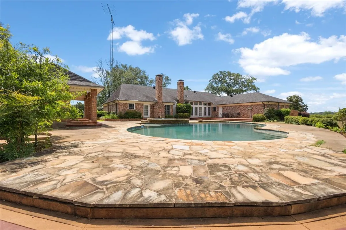 Farm For Sale in Van Zandt County , 280 Vz County Road 4821, Chandler, Texas 75758, 4 Bedroom, 4 Bathroom, 2 Garage spaces, 3,102 Sqft, built in 1994, mls#21339485, Real Estate Agent in Chandler, Homes For Sale in Van Zandt county, Homes For Sale in Chandler, Realtor in Chandler Texas, Real Estate Brokerage Independent Realty Texas, Luminita Cordes Realtor