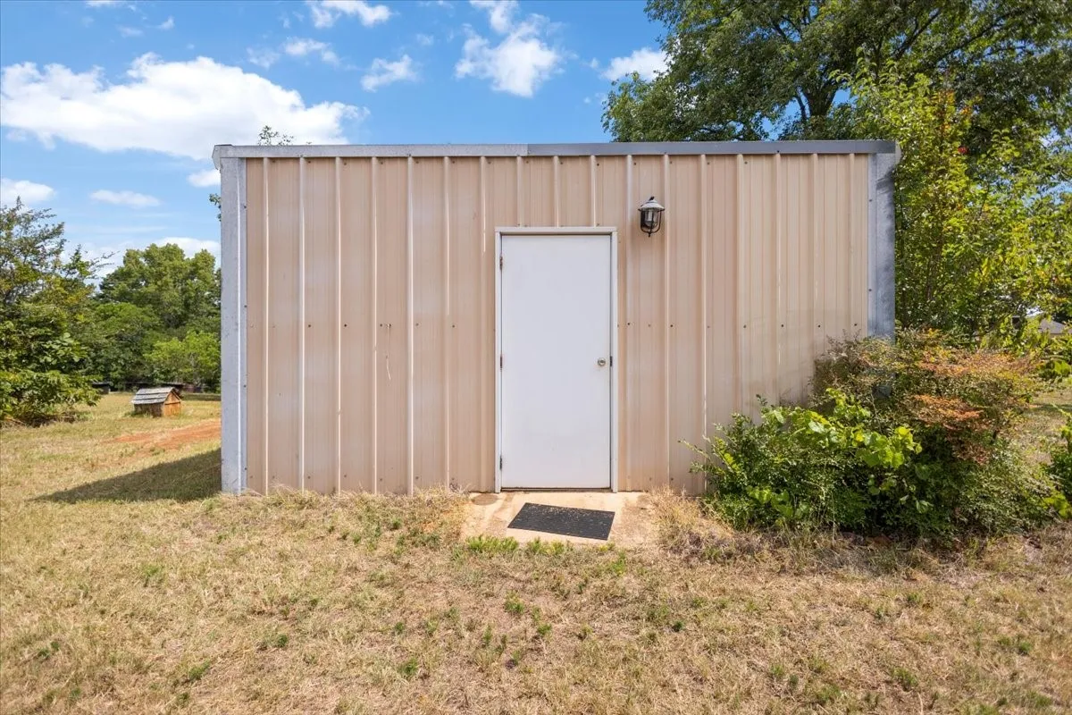 18x18 shop with Liberty safe